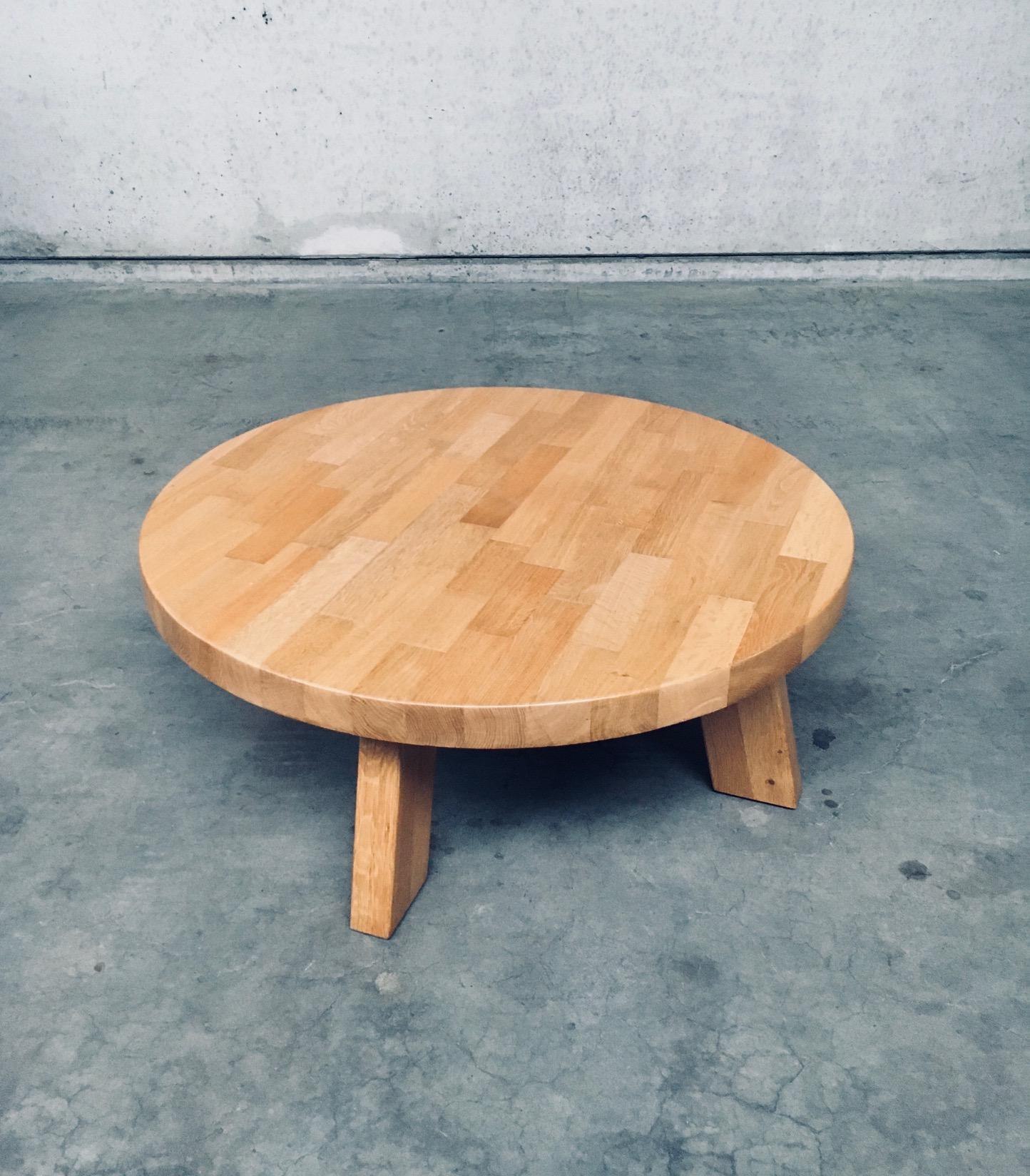 Vintage Brutalist Design Oak Round Coffee Table by Meubelfabriek Oisterwijk. Made in the Netherlands, 1960's period. Solid light oak constrcuted table stamped on the bottom with makers stamp. Big and chunky table in a pale light color oak wood. This