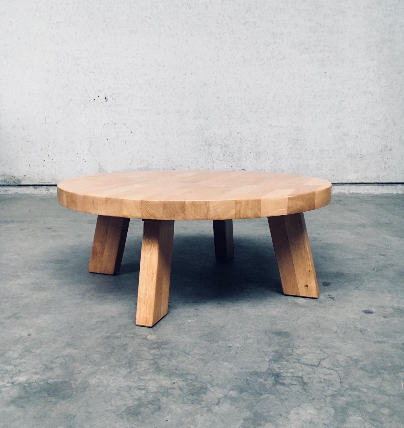 Brutalist Design Oak Round Coffee Table by Meubelfabriek Oisterwijk In Good Condition For Sale In Oud-Turnhout, VAN