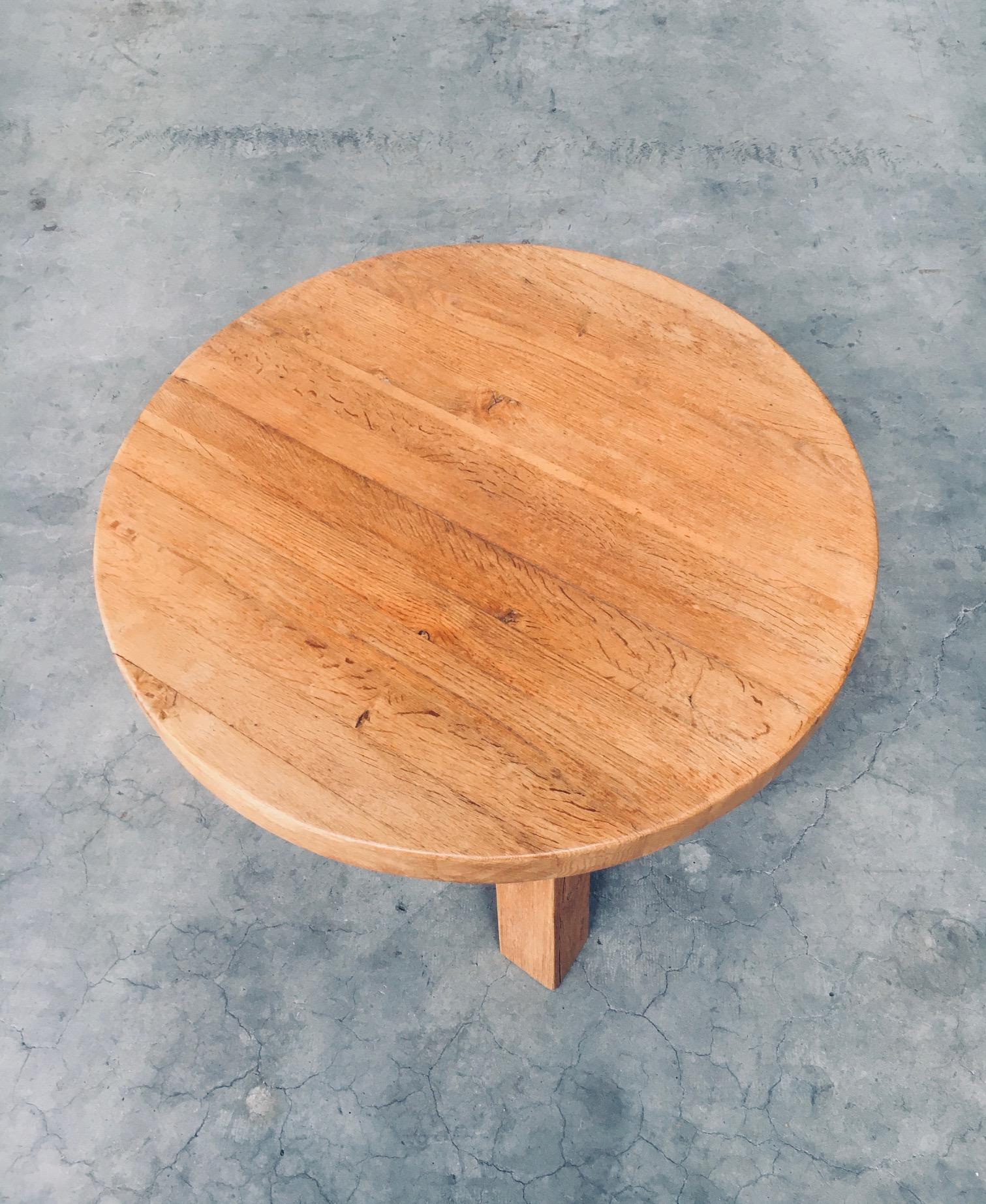 Brutalist Design Oak Round Coffee Table, Netherlands 1960's For Sale 5