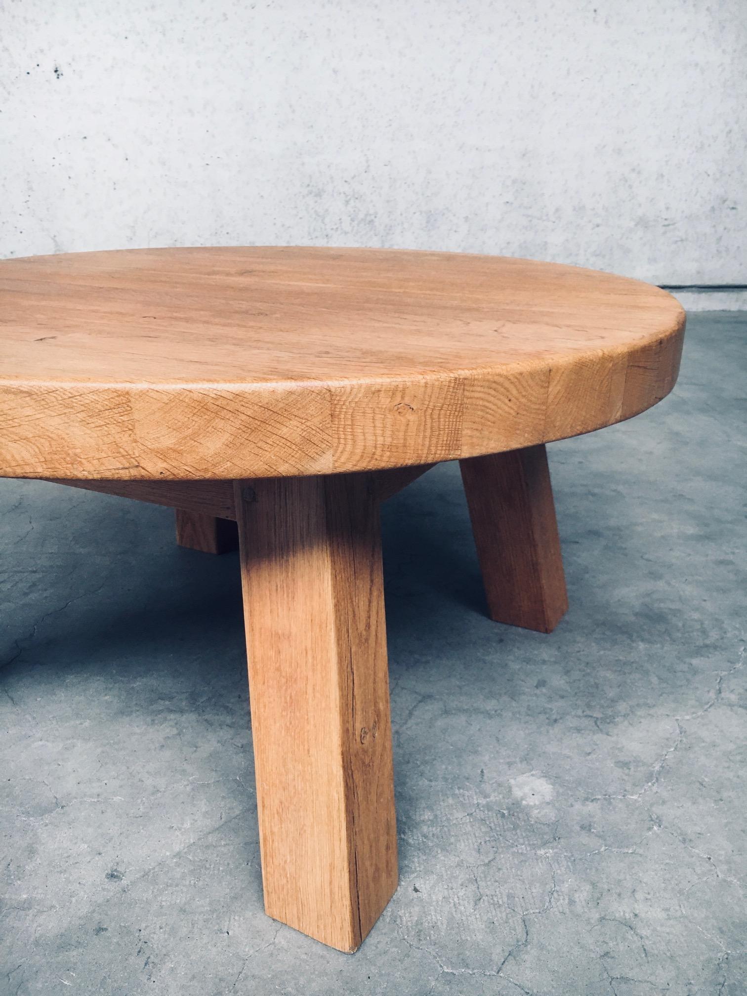 Brutalist Design Oak Round Coffee Table, Netherlands 1960's For Sale 7