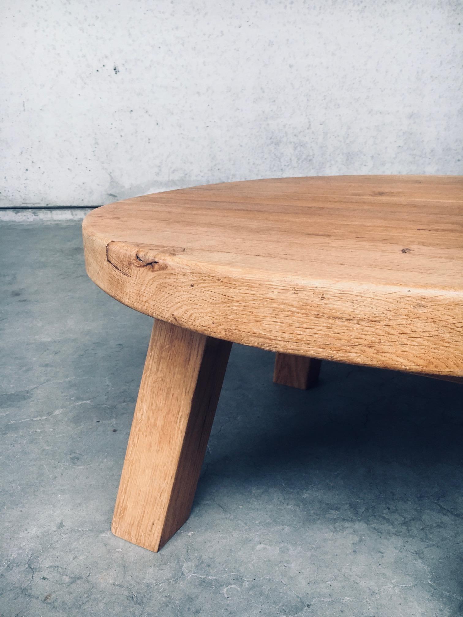 Brutalist Design Oak Round Coffee Table, Netherlands 1960's For Sale 8