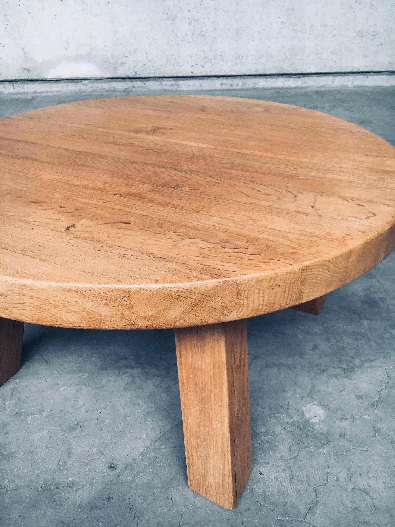 Brutalist Design Oak Round Coffee Table, Netherlands 1960's For Sale 9