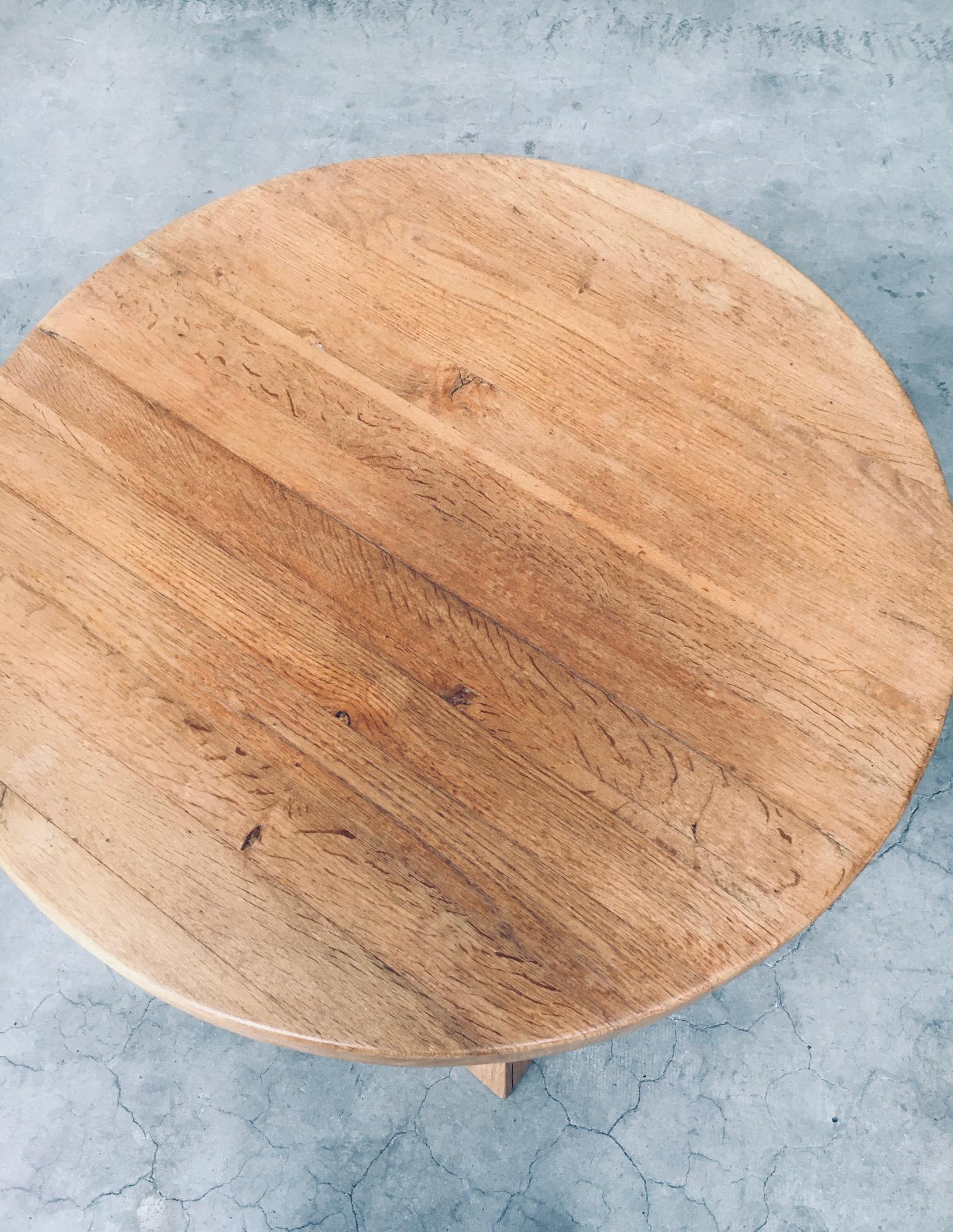 Brutalist Design Oak Round Coffee Table, Netherlands 1960's For Sale 10