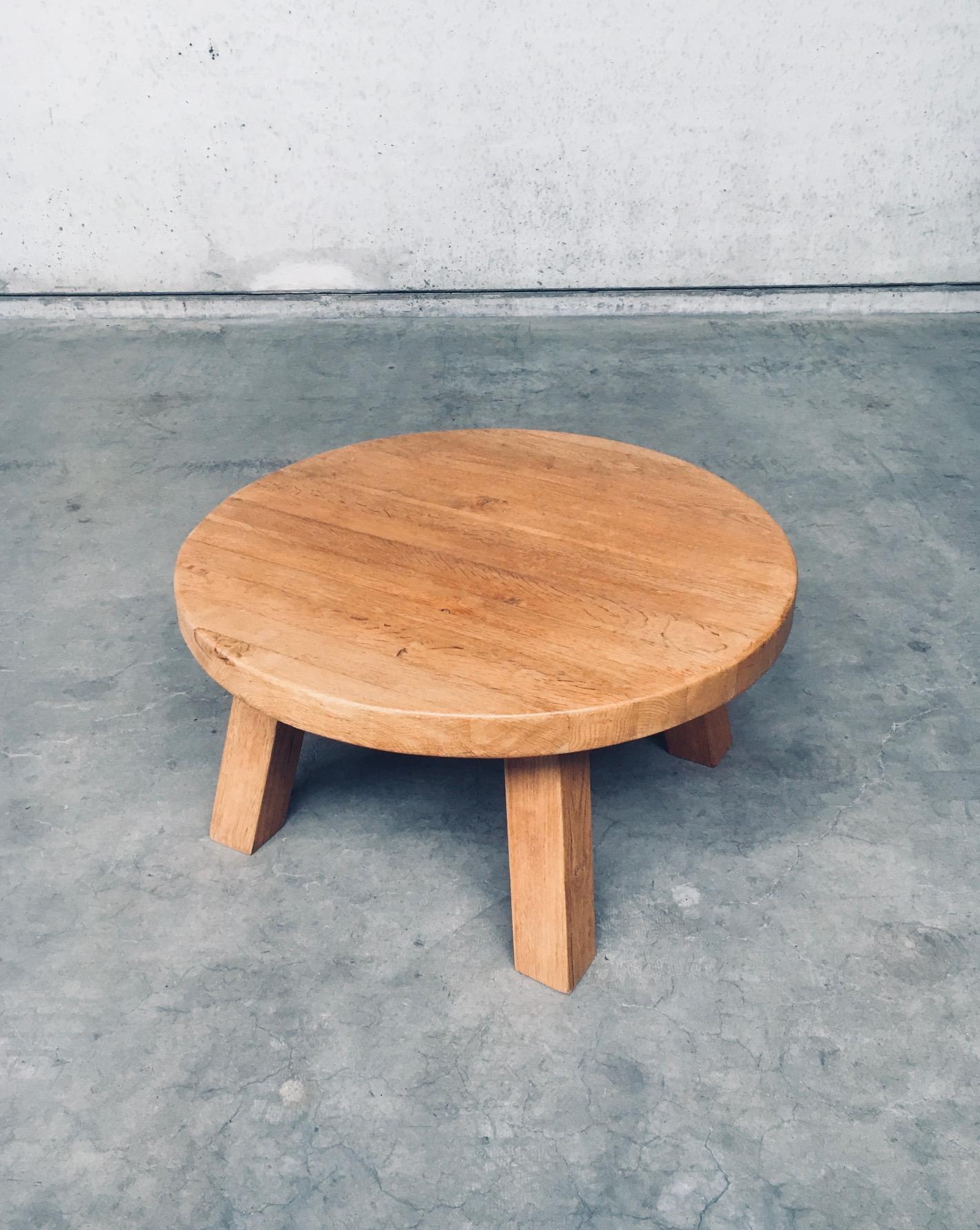 Brutalist Design Oak Round Coffee Table, Netherlands 1960's In Good Condition For Sale In Oud-Turnhout, VAN
