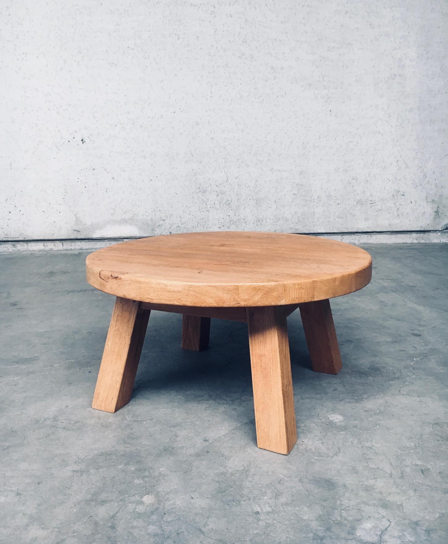 Brutalist Design Oak Round Coffee Table, Netherlands 1960's For Sale 2