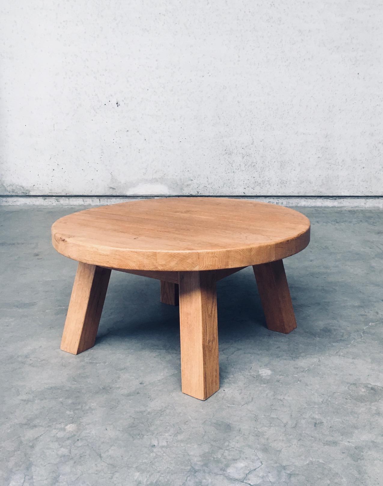 Brutalist Design Oak Round Coffee Table, Netherlands 1960's For Sale 4