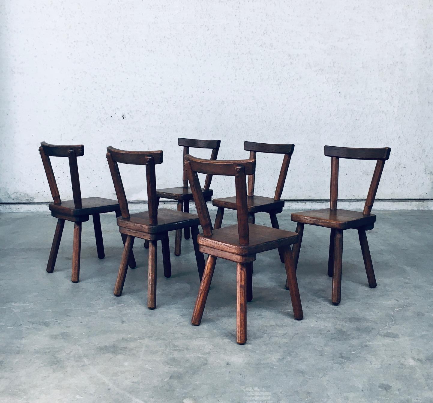 Ensemble de chaises de salle à manger en chêne massif au design brutal, Belgique, années 1950 Bon état à Oud-Turnhout, VAN