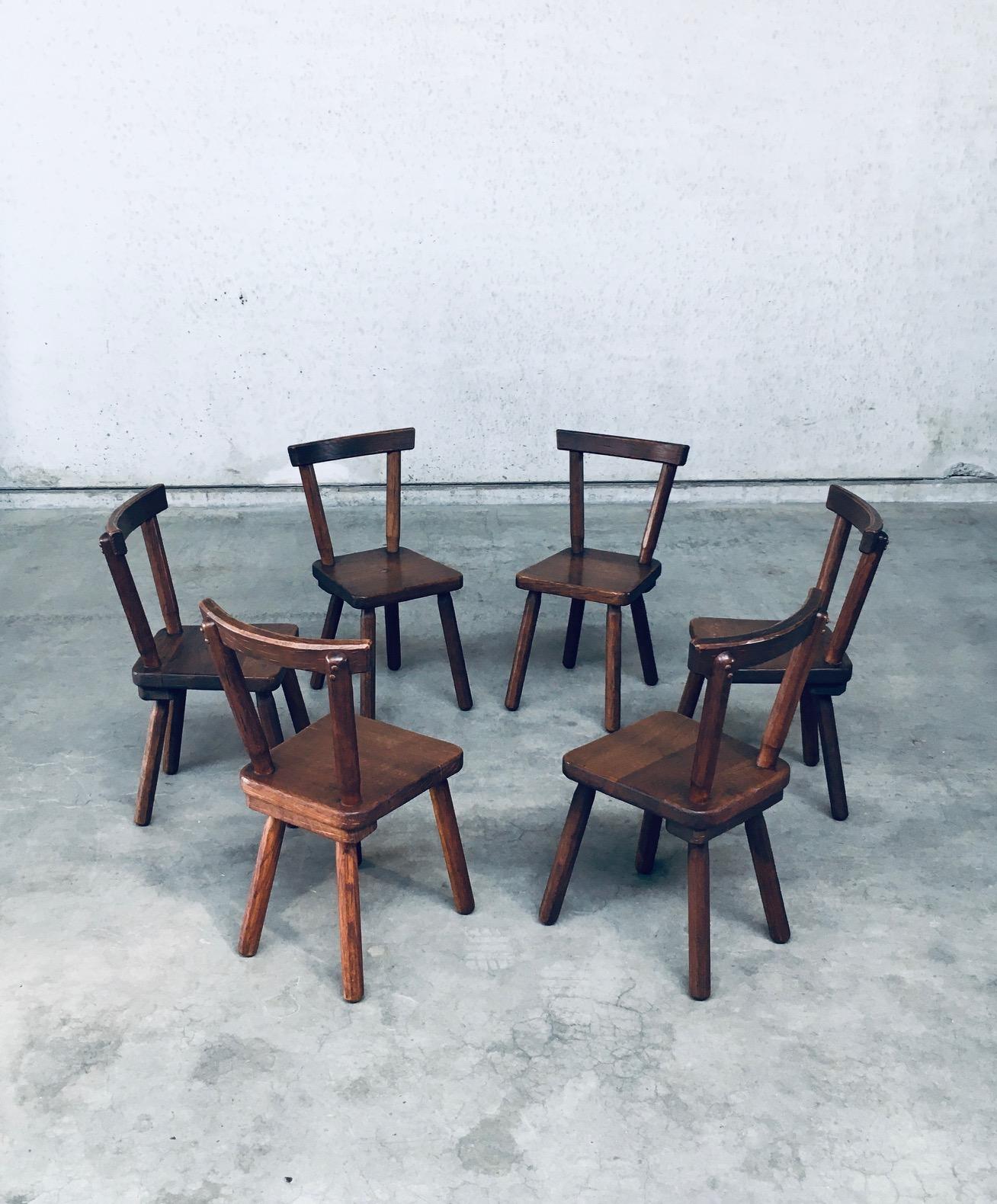 Milieu du XXe siècle Ensemble de chaises de salle à manger en chêne massif au design brutal, Belgique, années 1950