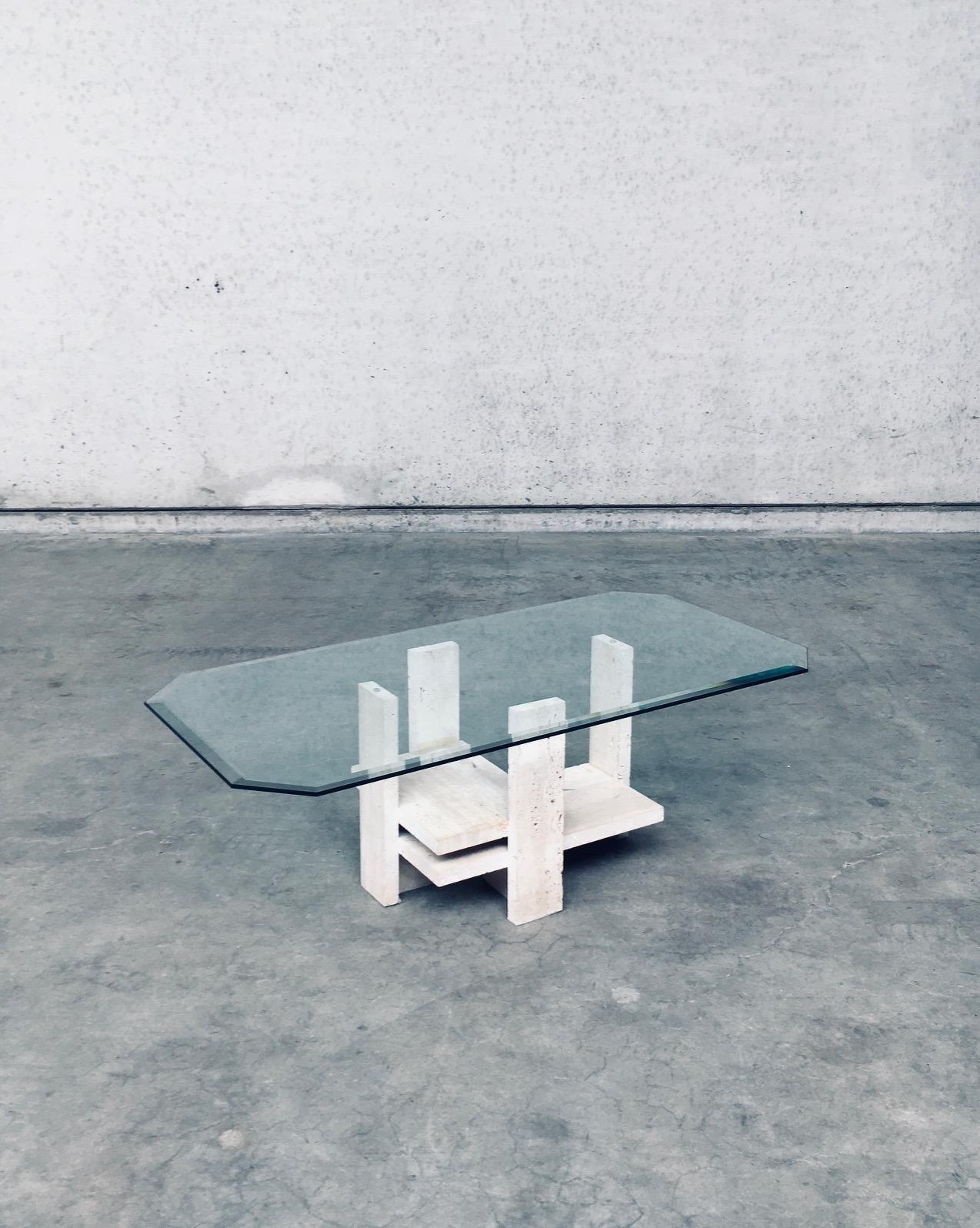Mesa baja de travertino de diseño brutalista de Willy Ballez, Bélgica Años 70 Vidrio en venta