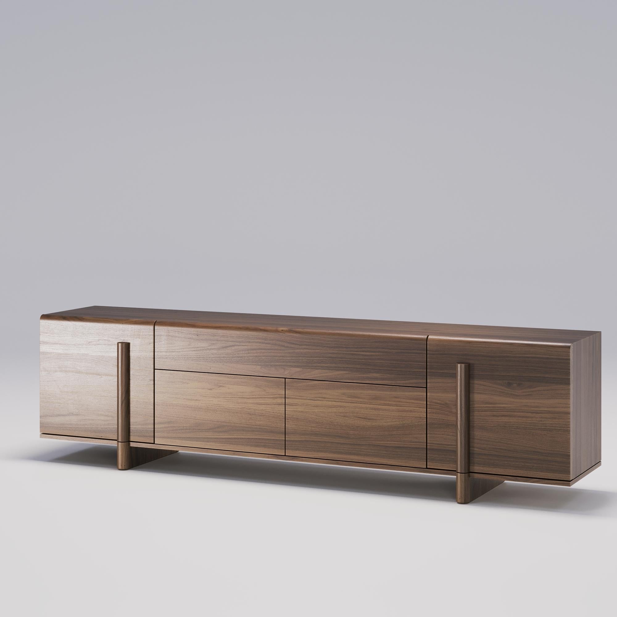 Sideboard aus Nussbaumholz im brutalistischen Design mit zwei Türen und mittleren Schubladen (Portugiesisch) im Angebot