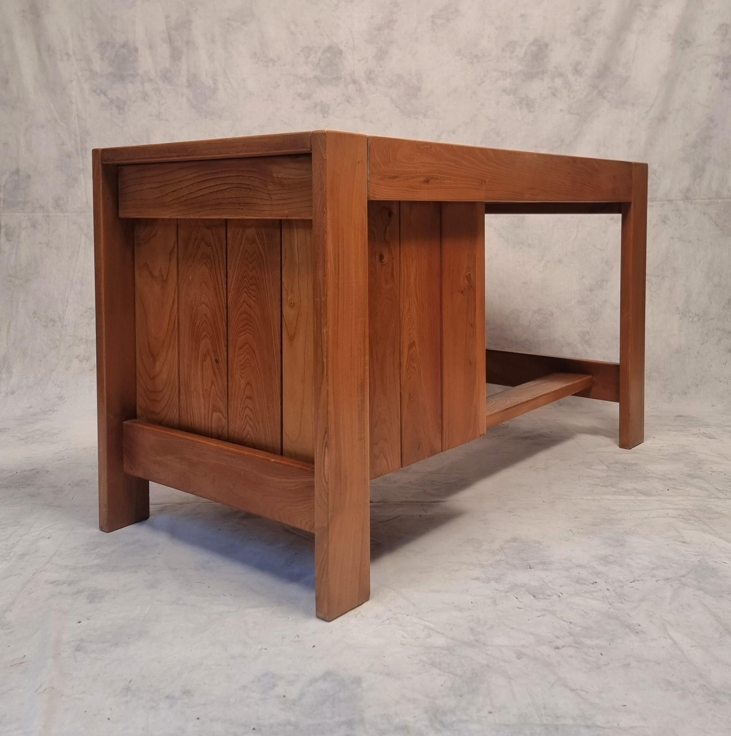 Brutalist Desk by La Maison Regain, Elm, circa 1960 In Good Condition In SAINT-OUEN-SUR-SEINE, FR