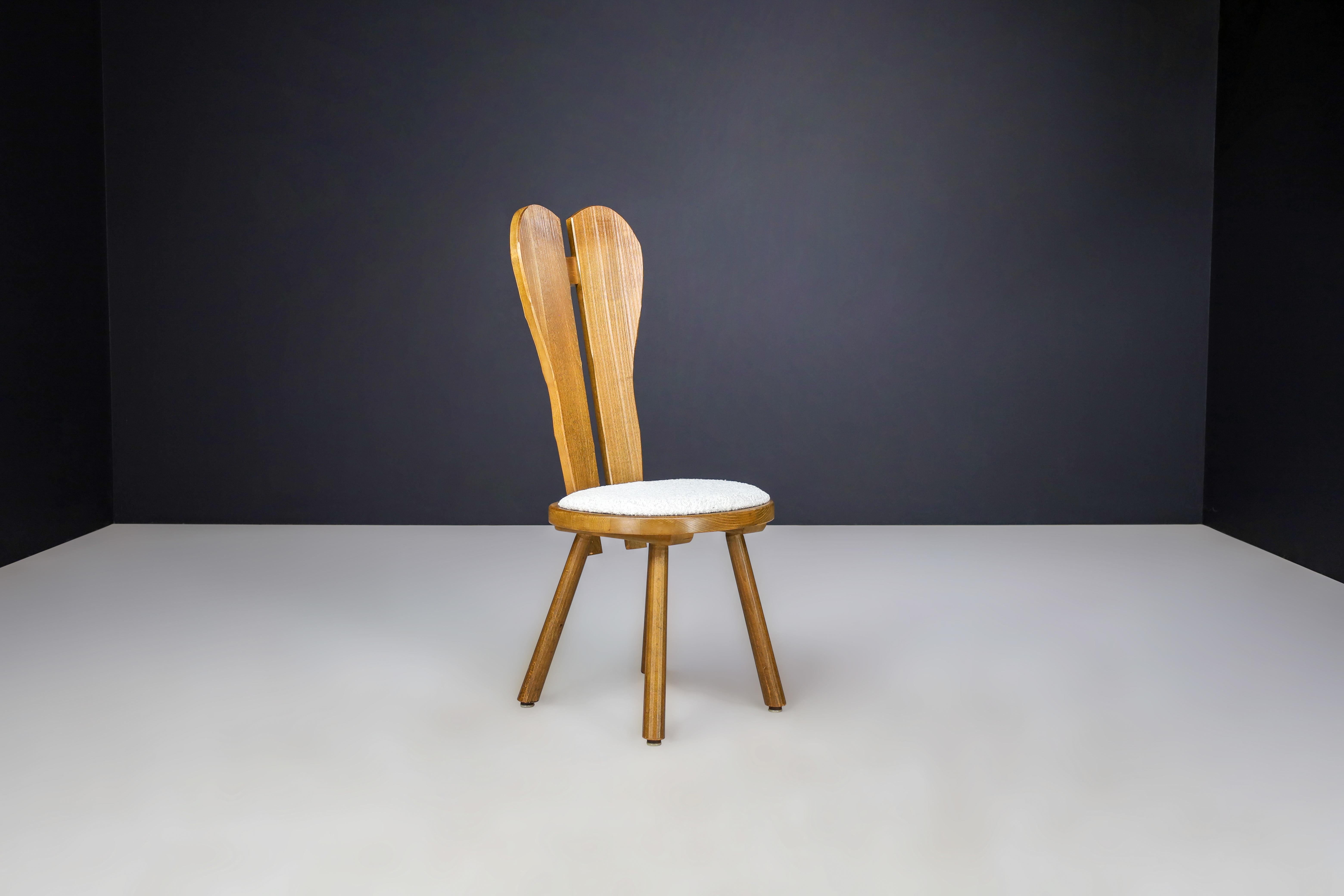 Brutalist Dining Chair in Solid Oak with Bouclé Upholstery, France, 1950s In Good Condition For Sale In Almelo, NL