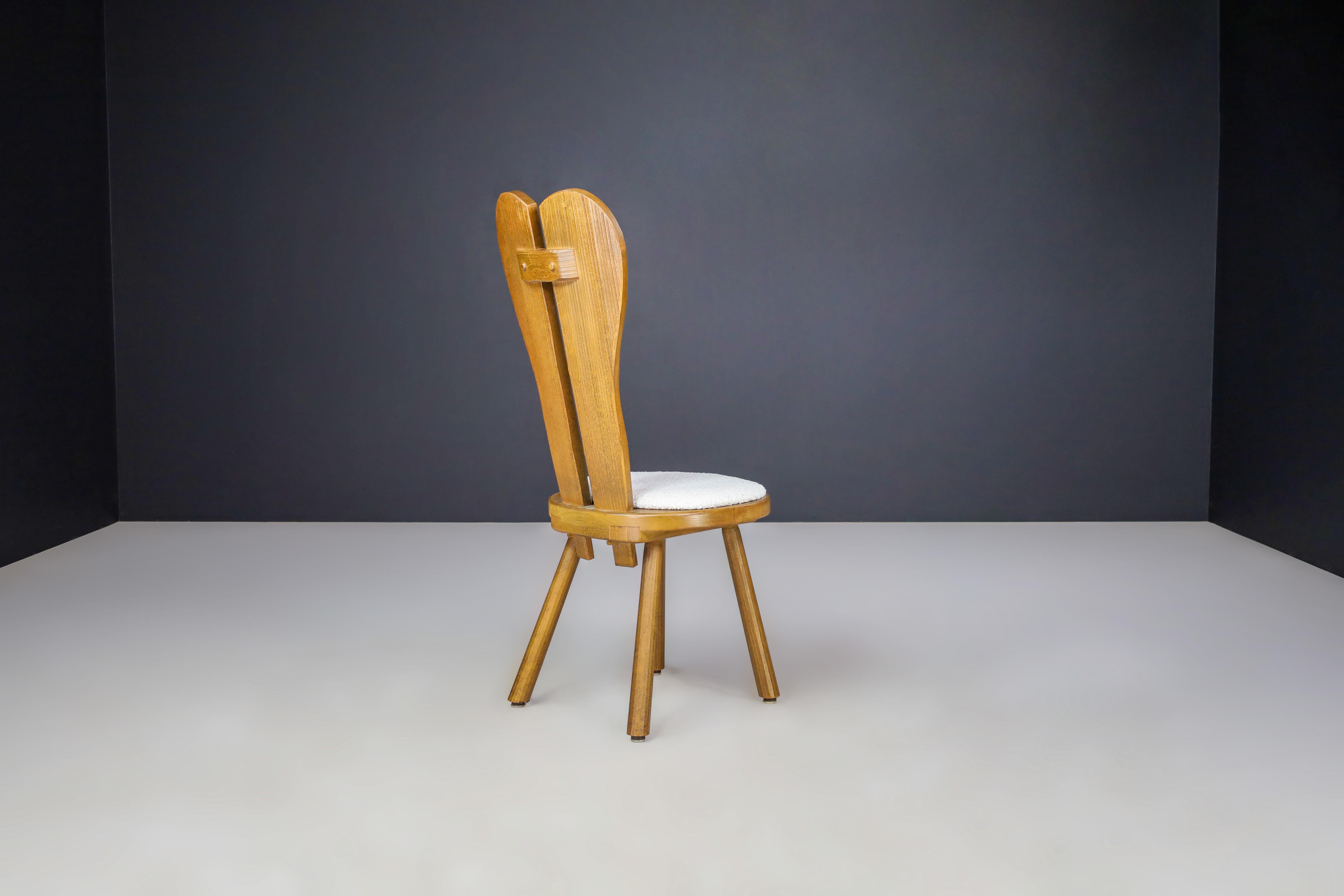 Brutalist Dining Chair in Solid Oak with Bouclé Upholstery, France, 1950s For Sale 1