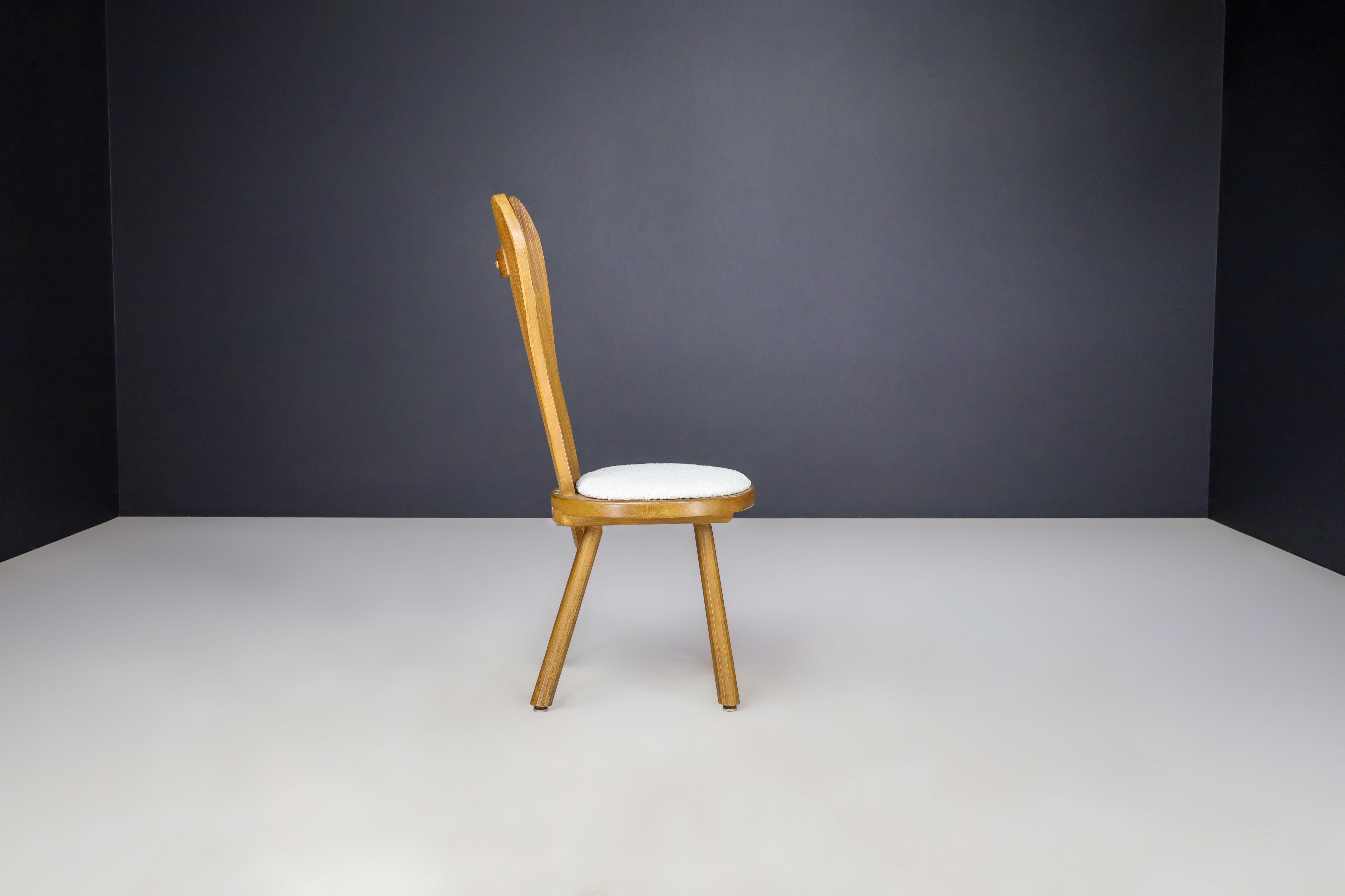 Brutalist Dining Chair in Solid Oak with Bouclé Upholstery, France, 1950s For Sale 2