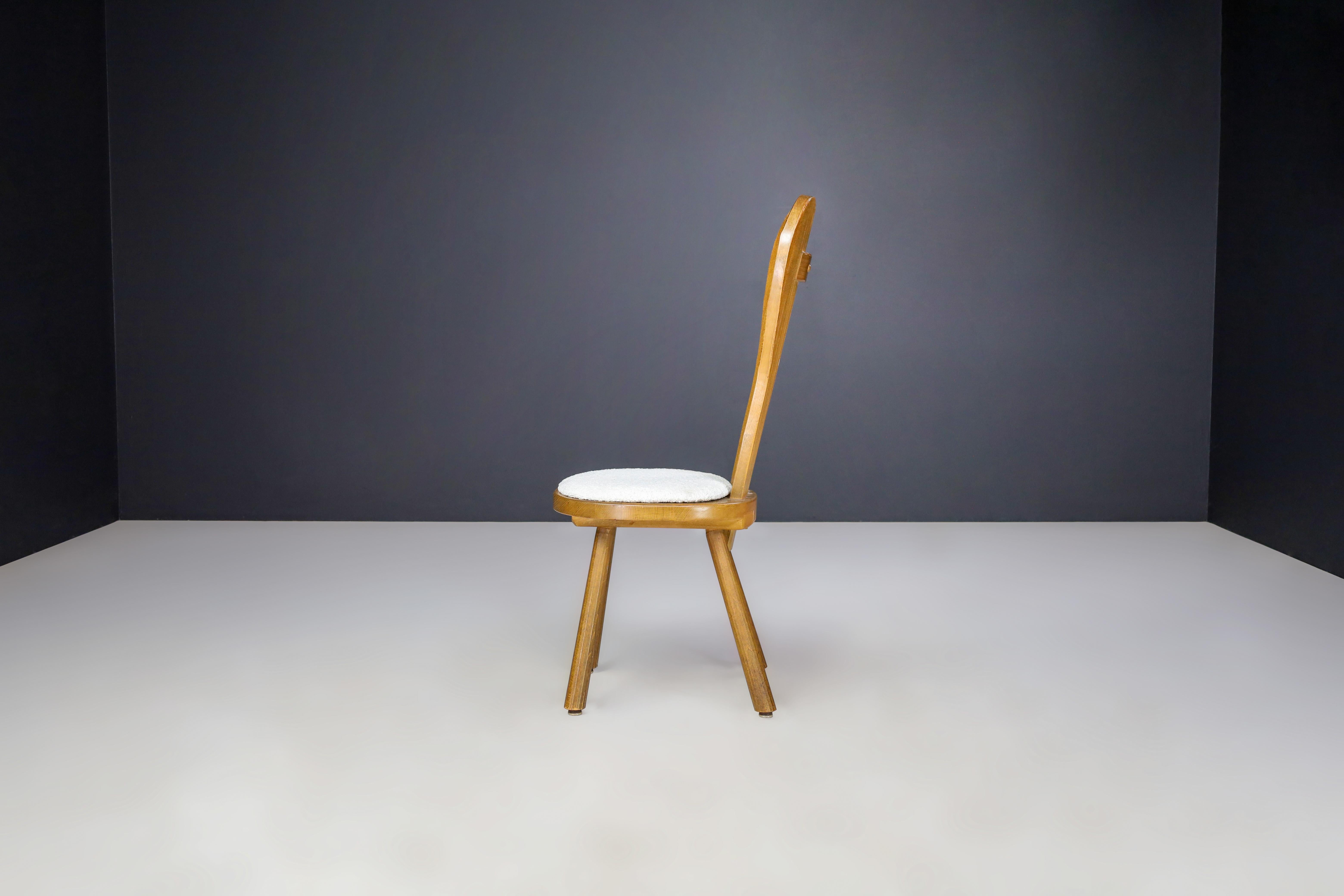 Brutalist Dining Chair in Solid Oak with Bouclé Upholstery, France, 1950s For Sale 3