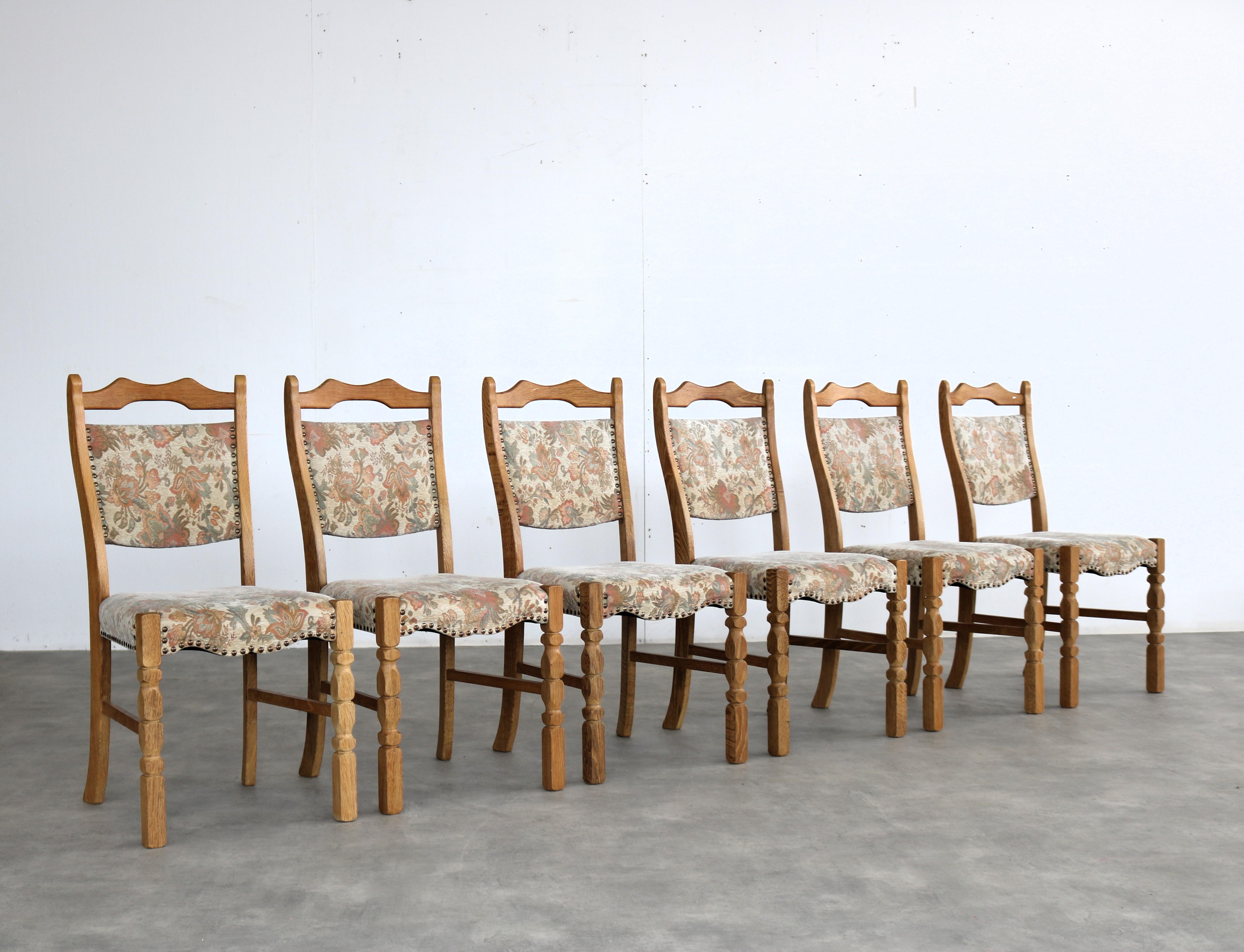 brutalist dining chairs  vintage chairs  1960s  oak

period  1960s
design  style Henning Kjaernulf  Denmark
condition  good  minor signs of use
size  94 x 47 x 50 (hxbxd)

details  oak; upholstery; set of 6; 

item number  2801-2