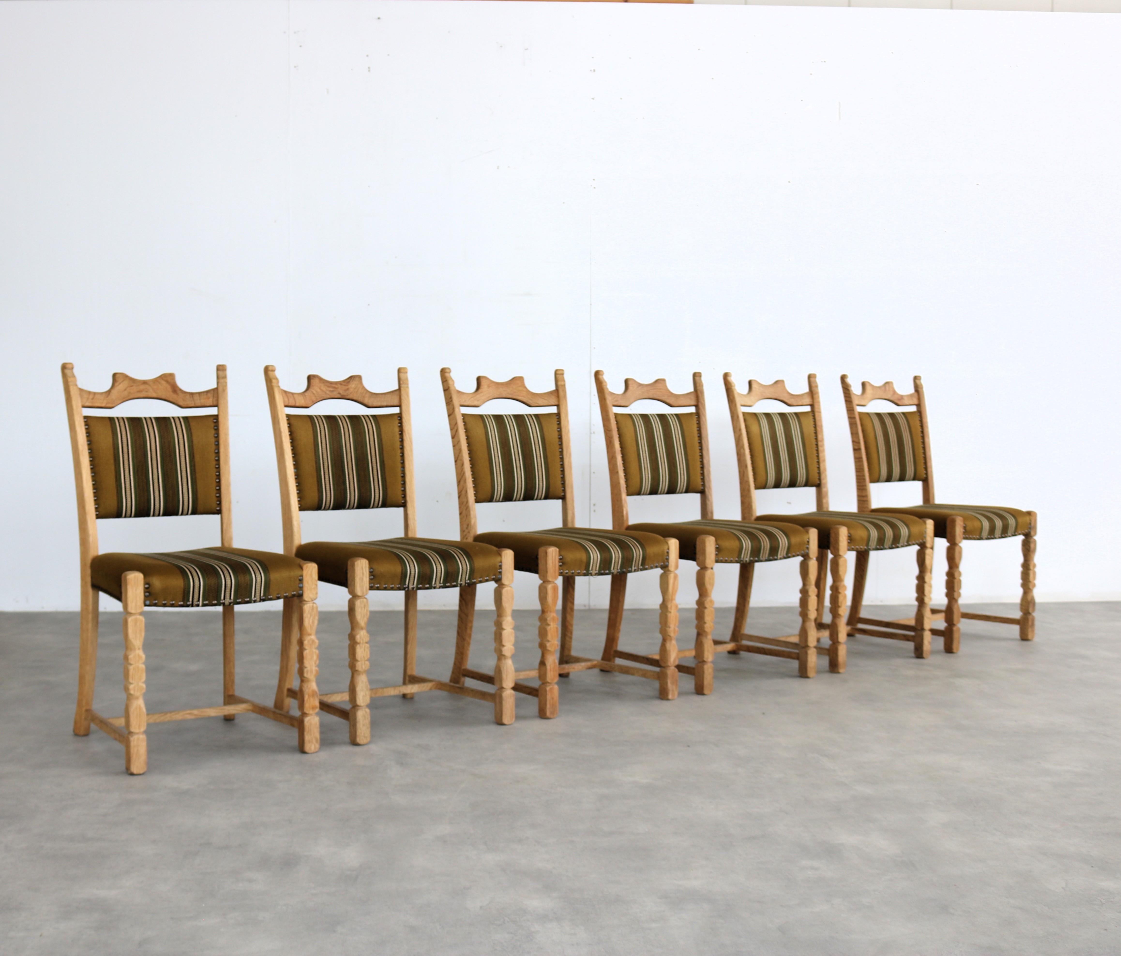 brutalist dining chairs  vintage chairs  1960s  oak

period  1960s
design  style Henning Kjaernulf  Denmark
condition  good  minor signs of use
size  94 x 47 x 50 (hxbxd)

details  oak; upholstery; set of 6; 

item number  2801-4