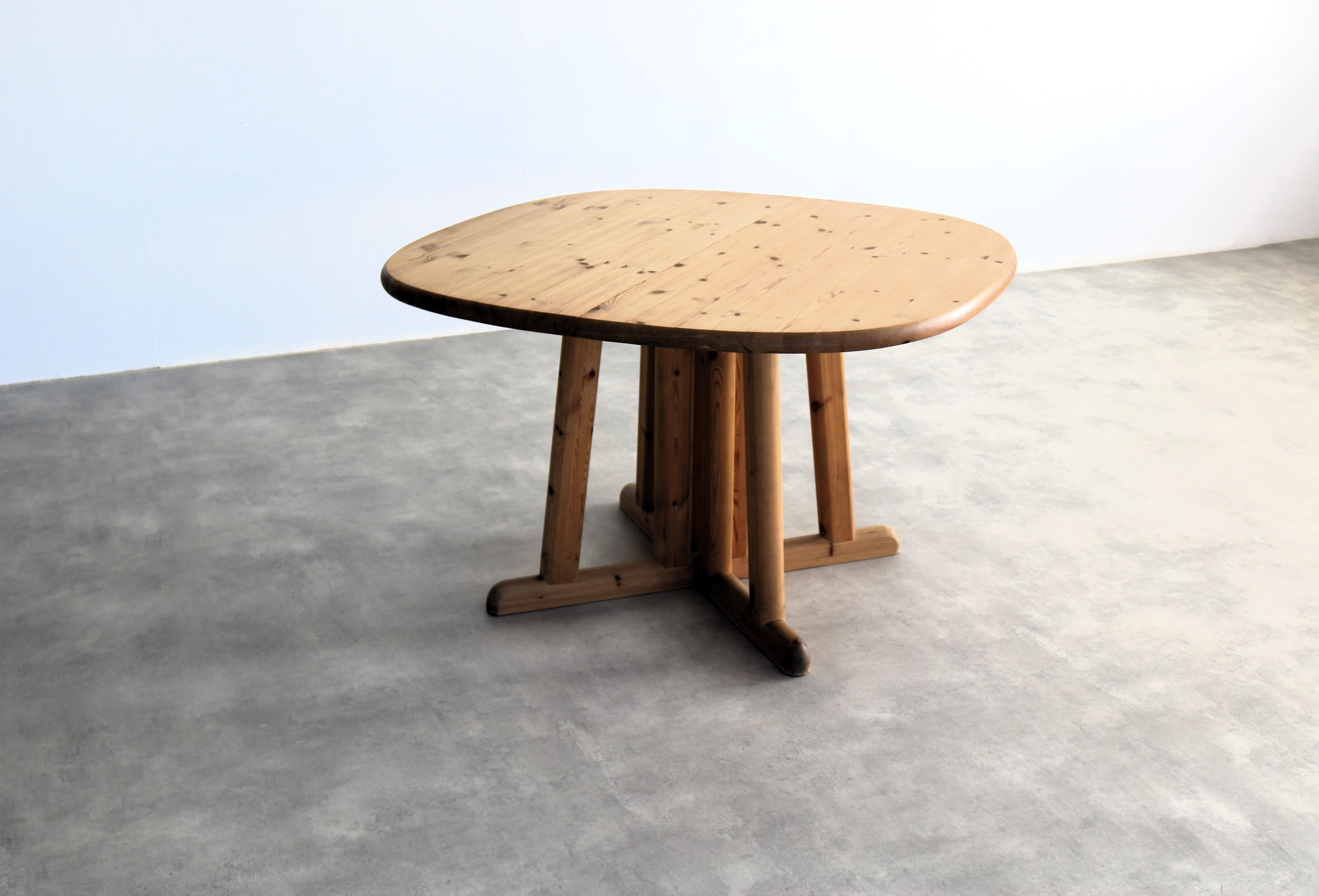 Late 20th Century  brutalist dining table  pine table  extendable  70s  