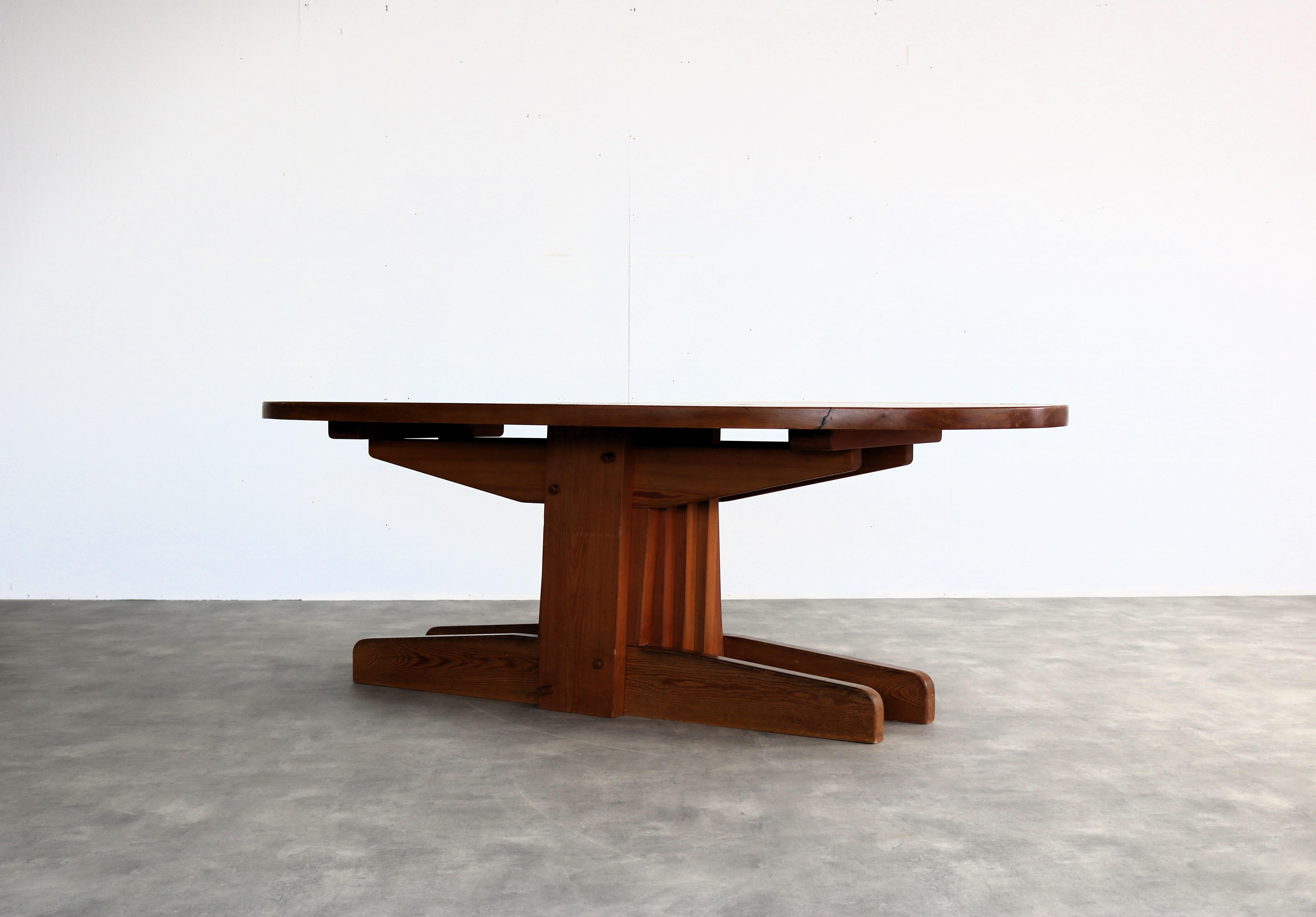 brutalist dining table  table  60s  oval

period  60's
design  unknown
condition  good  light signs of use
size  74 x 218 x 106 (hxwxd)

details  pine;

article number  2322
