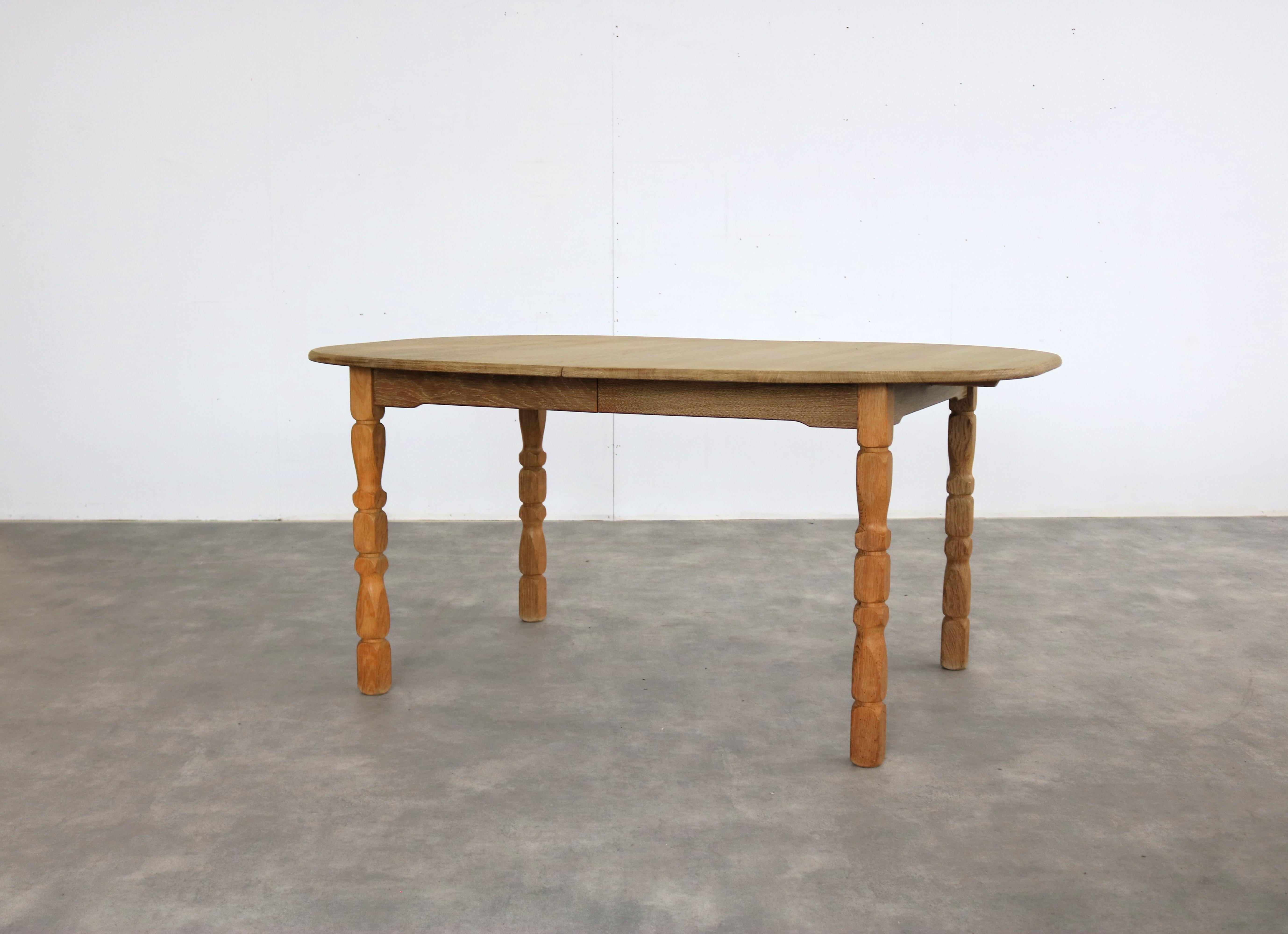 Brutalist dining table  table  oak  extendable  Kjaernulf

period  1960s
design  style by Henning Kjaernulf  Denmark
condition  good  minor signs of wear
size  74 x 158 x 105 cm (h x w x d) + 2 extra leaves of 50 cm each;

details  oak;