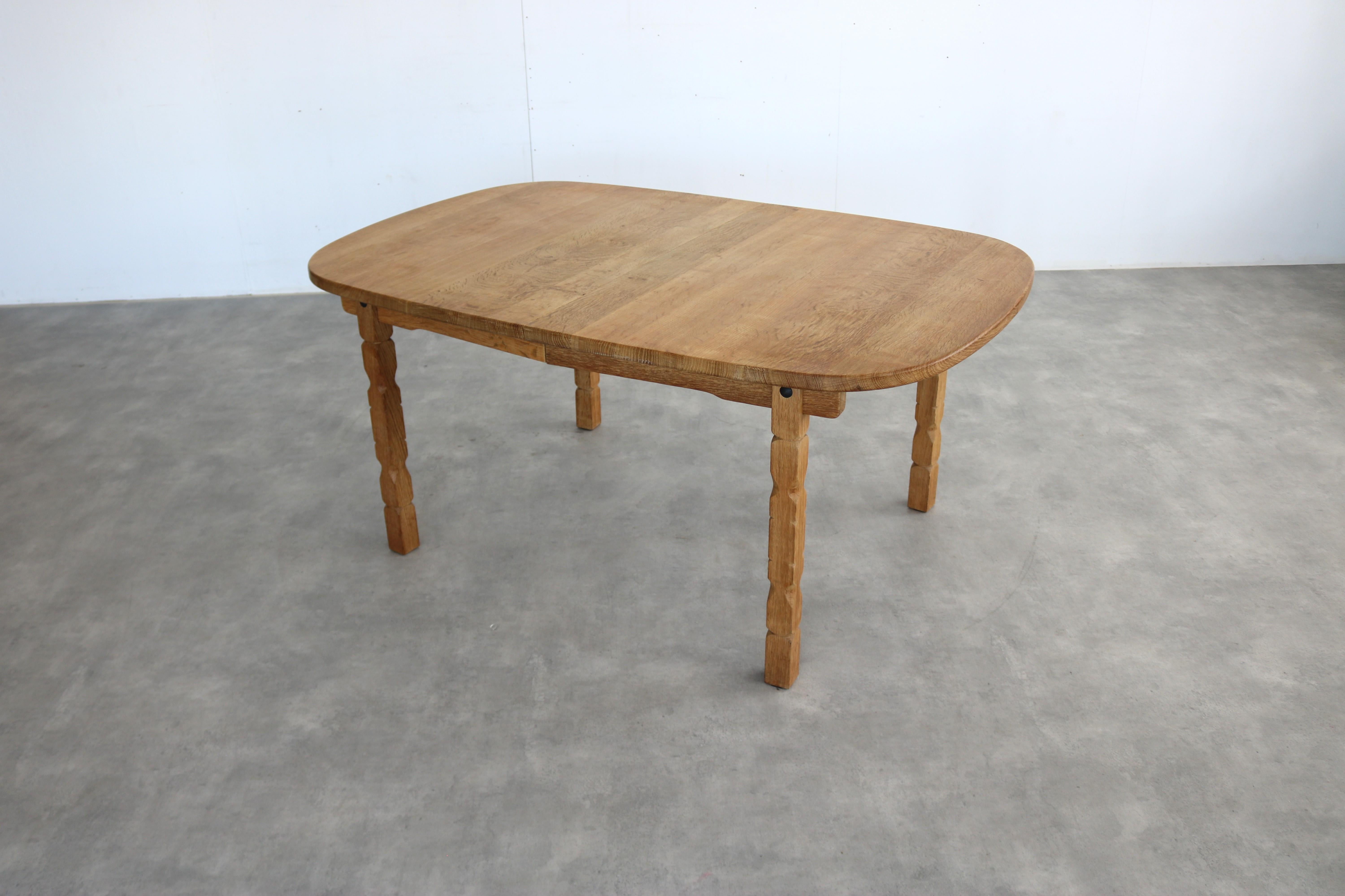 brutalist dining table  vintage table  oak In Good Condition For Sale In Lemmer, NL