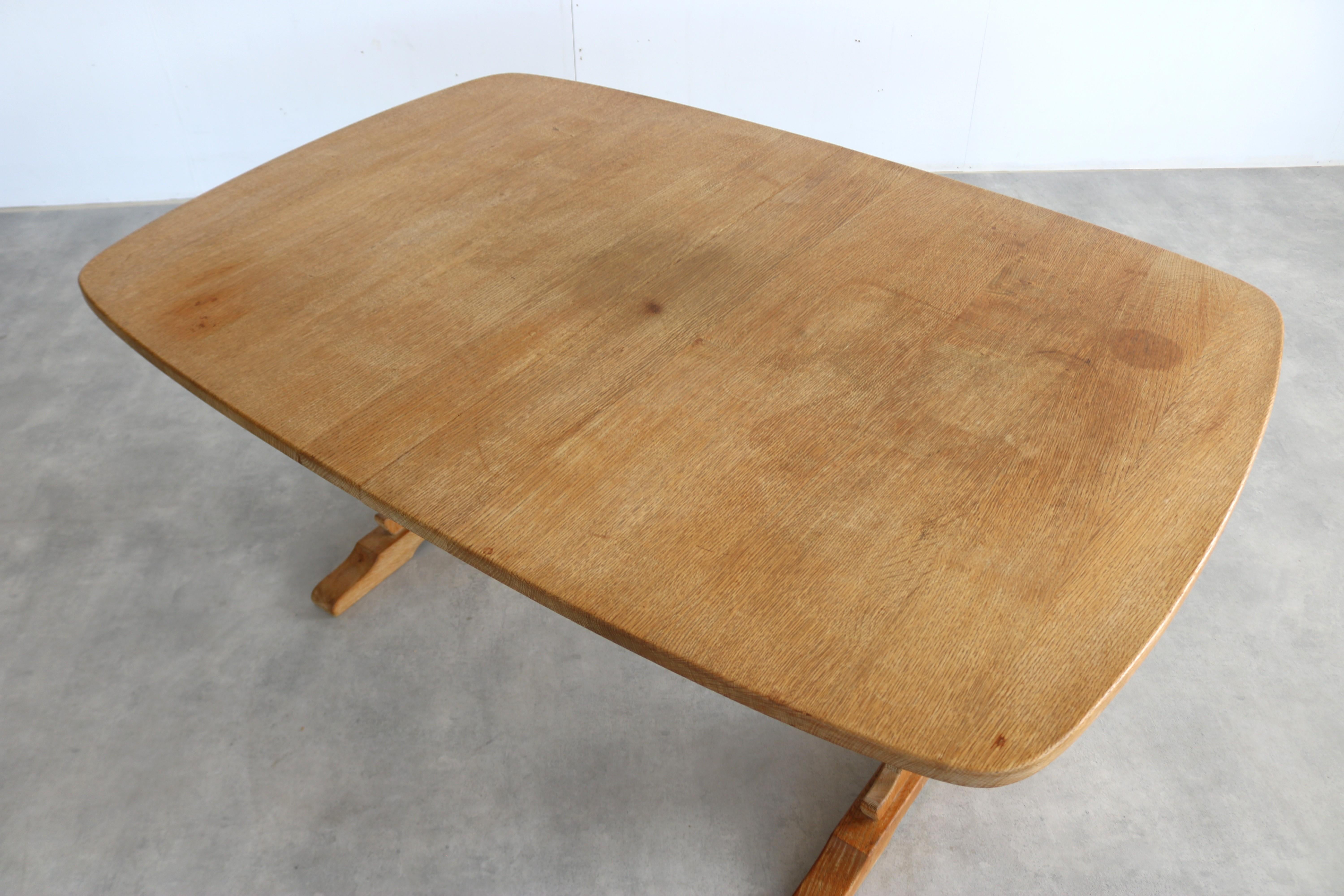 brutalist dining table  vintage table  oak In Good Condition For Sale In Lemmer, NL