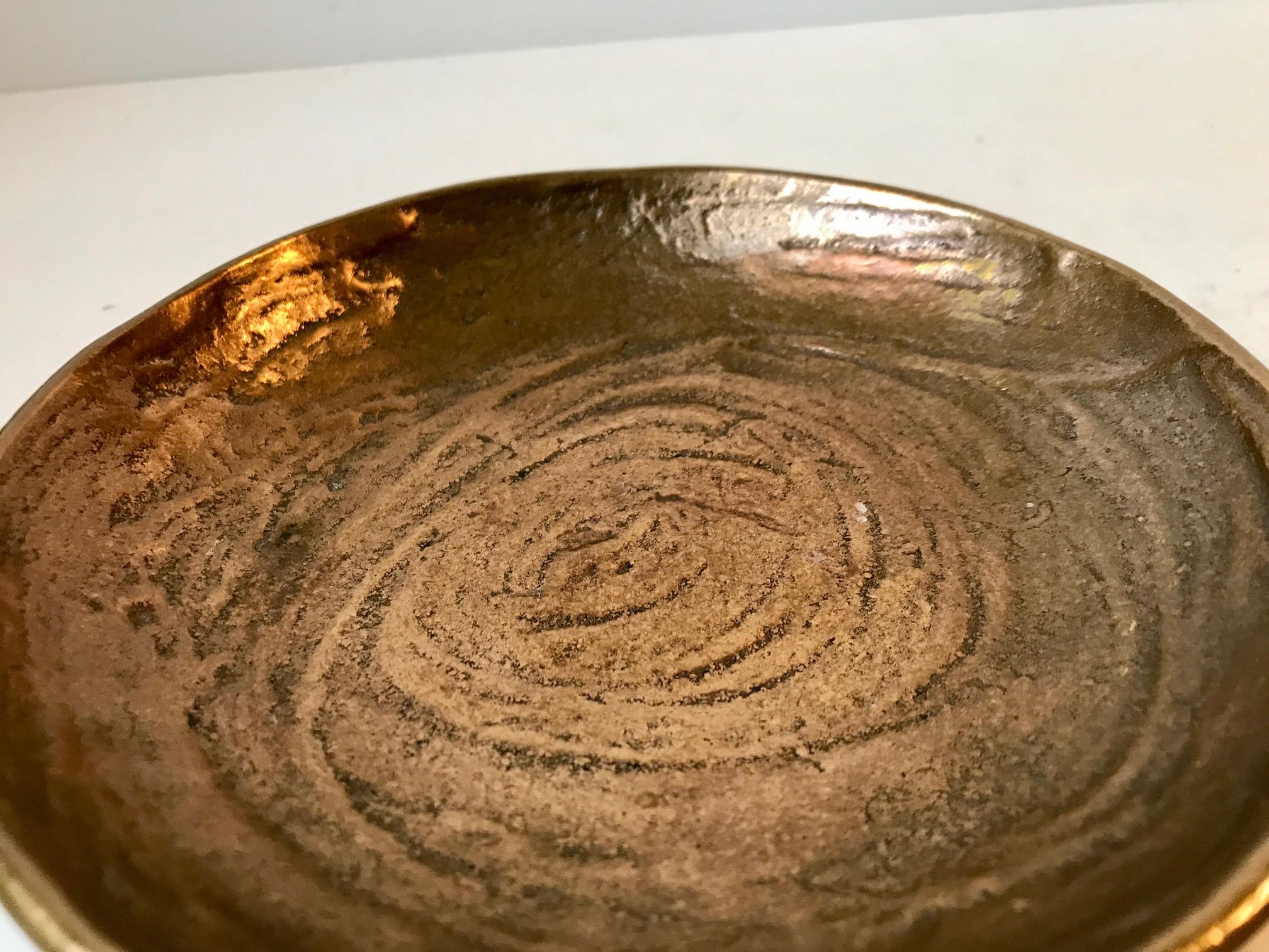 Japanese inspired bronze bowl/dish. Crafted in solid bronze. Partially polished and with deep texturing. The style of the bowl is in the realm of Brutalism. Its made by a Danish gold/silversmith during the 1970s. Who exact however is uncertain. It