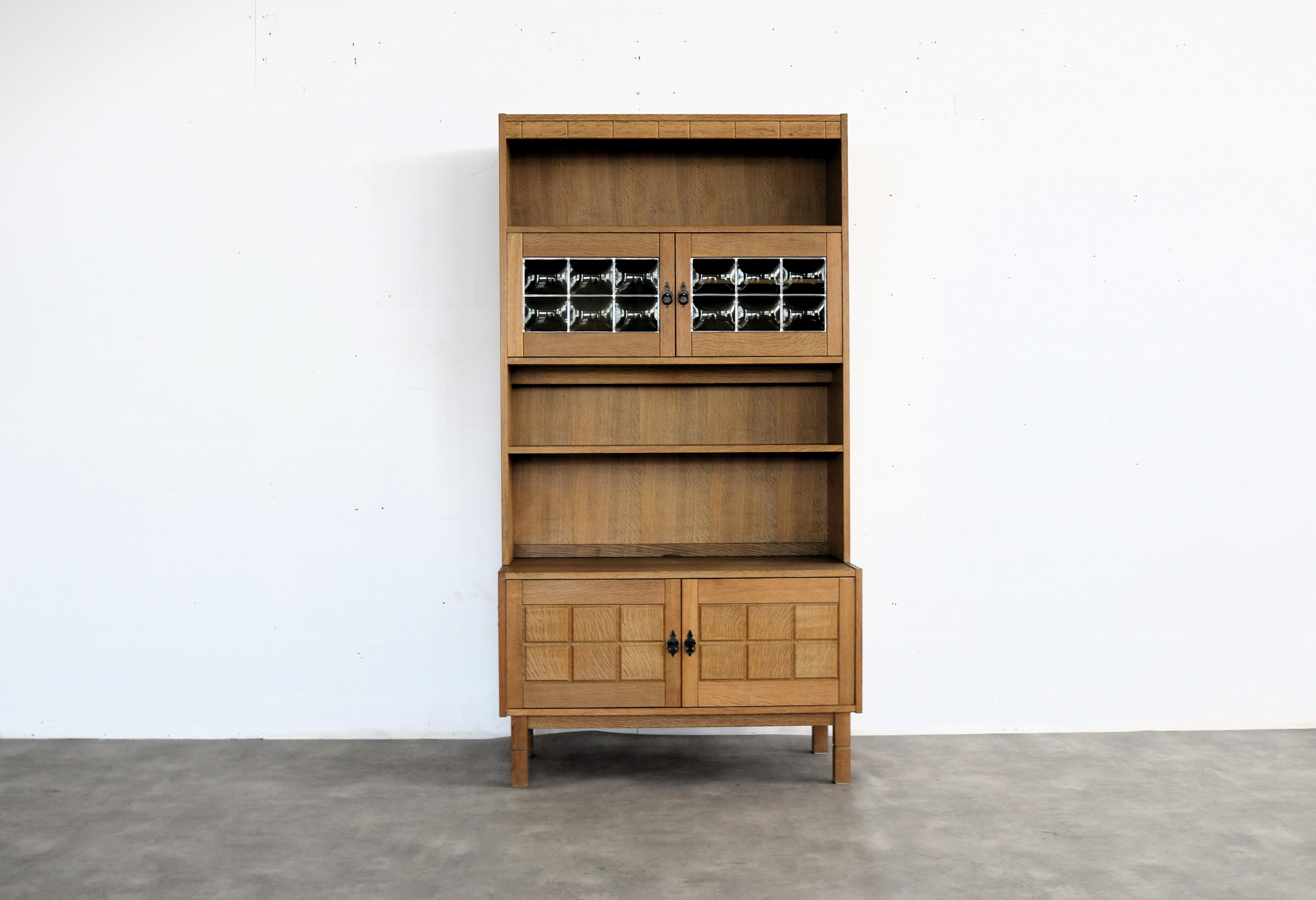 bibliothèque brutaliste  armoire murale  chêne  1960s  Danois

Bibliothèque brutaliste en chêne des années 1960. Peut également être combiné avec deux armoires assorties de la même série pour former une grande armoire murale. 

période 