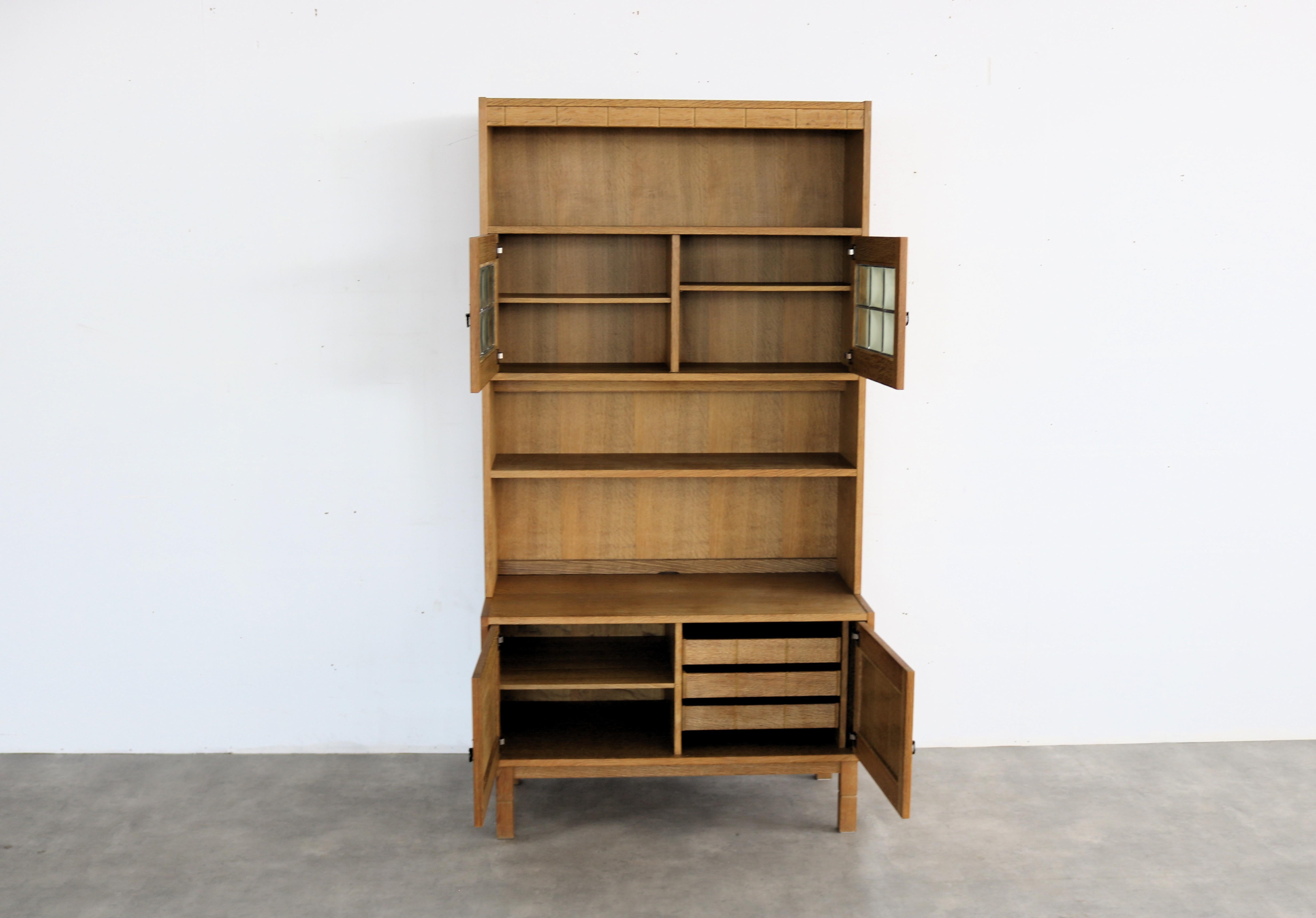 vitrine brutaliste armoire murale  chêne  1960s  Danois en vente 4