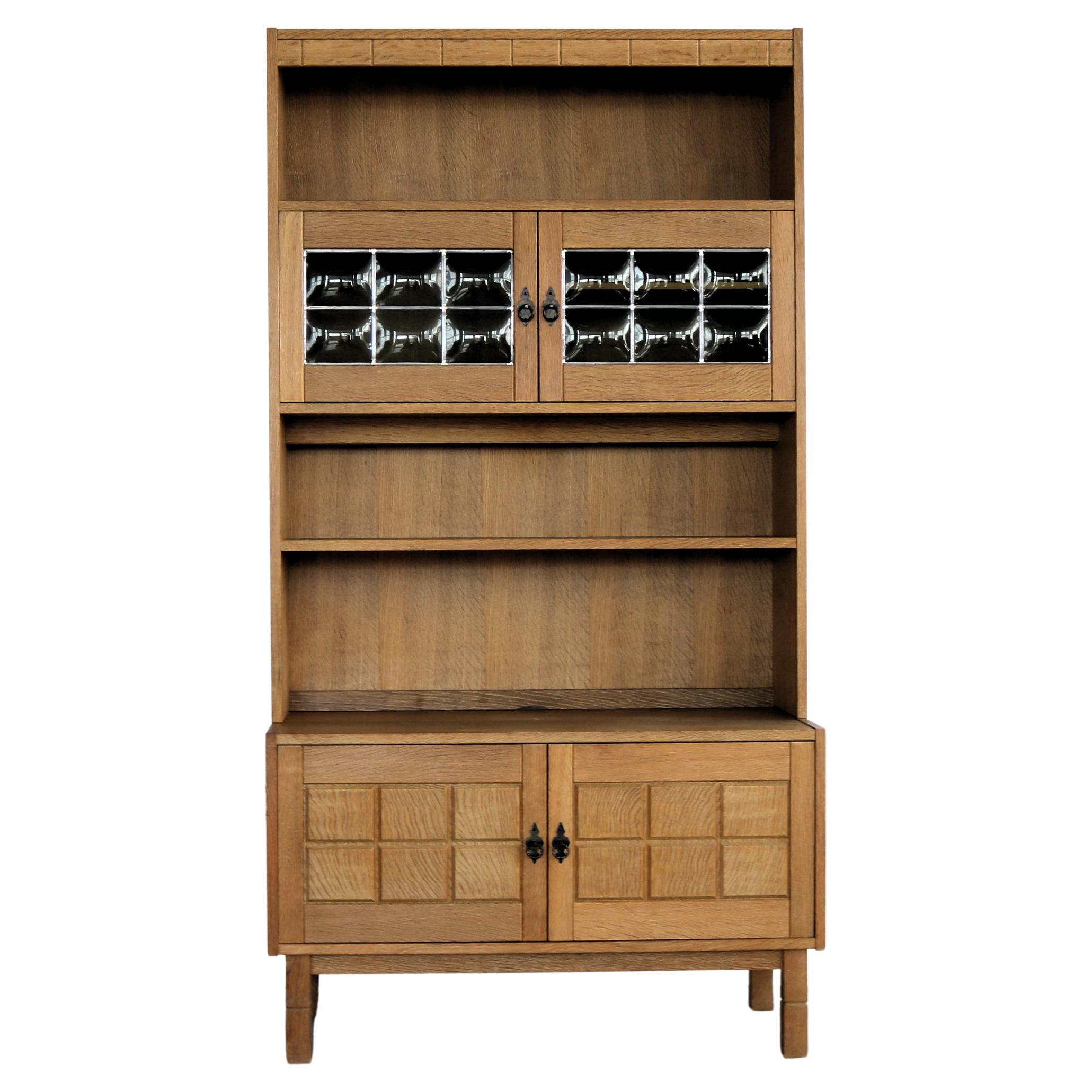 vitrine brutaliste armoire murale  chêne  1960s  Danois en vente
