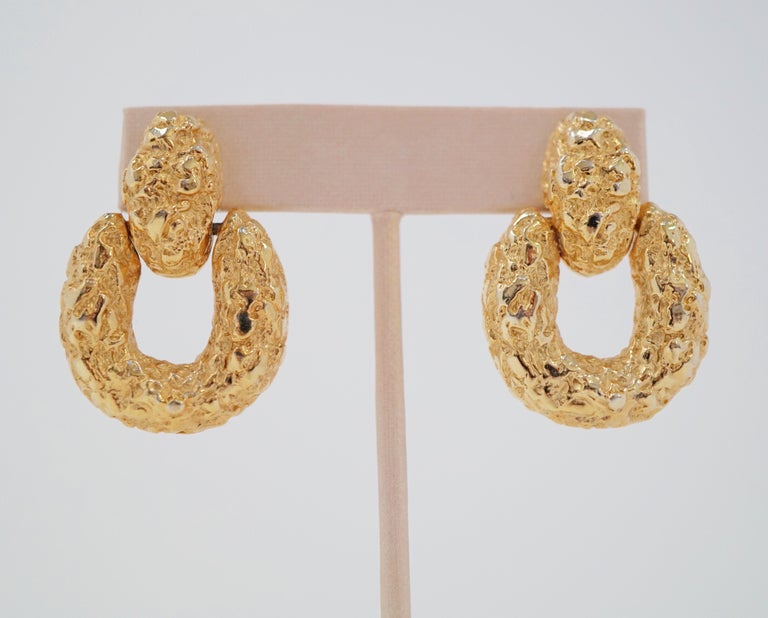 Beautiful vintage Brutalist style gold-tone clip-on door knocker statement earrings, circa 1960's. 

1.5