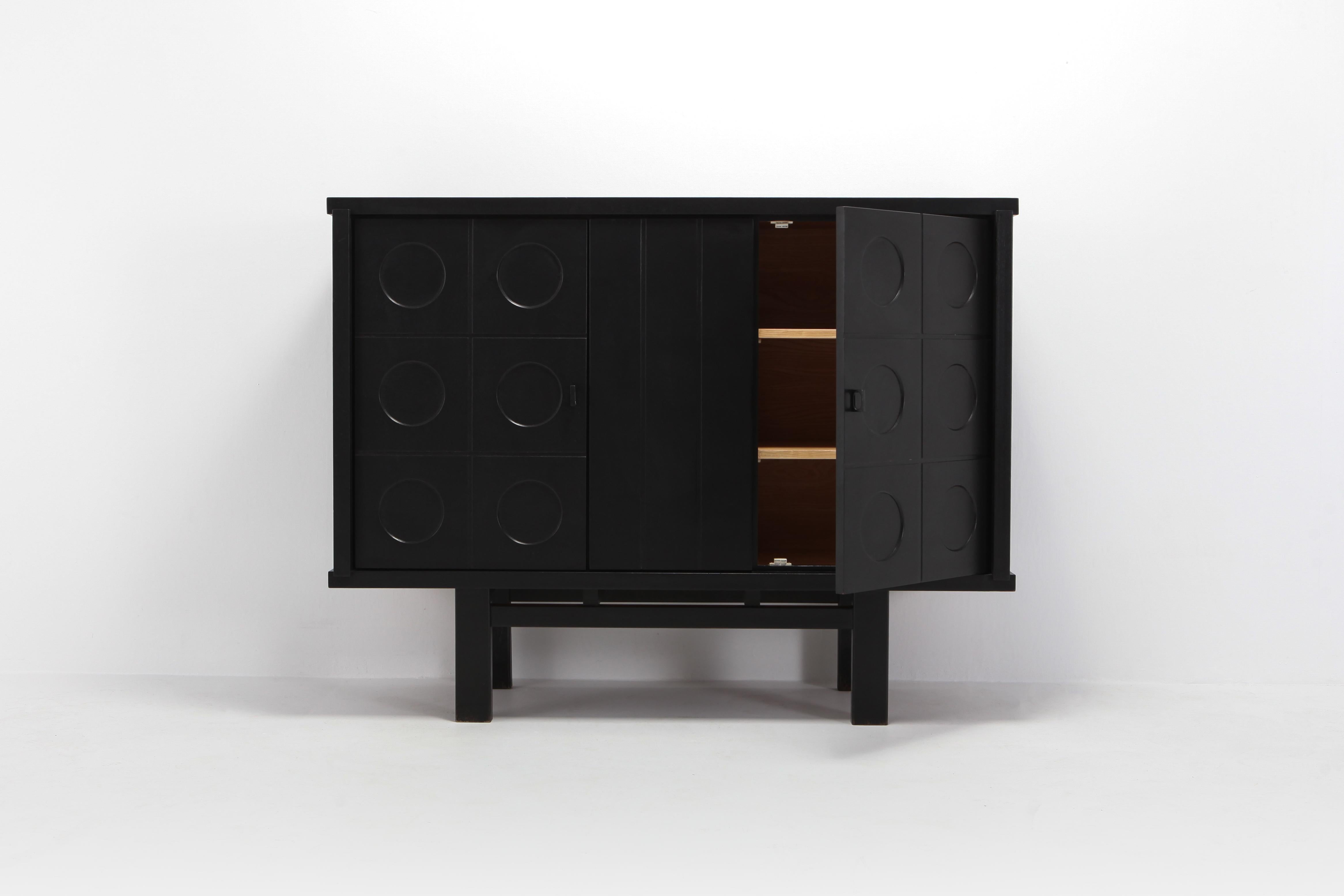Black Graphical highboard made out of ebonized oak. The symmetry of this design combined with the graphical pattern on the doors is adding a brutalist expression to this storage piece. It contains plenty of storage.
De Coene, Belgium, 1970s.