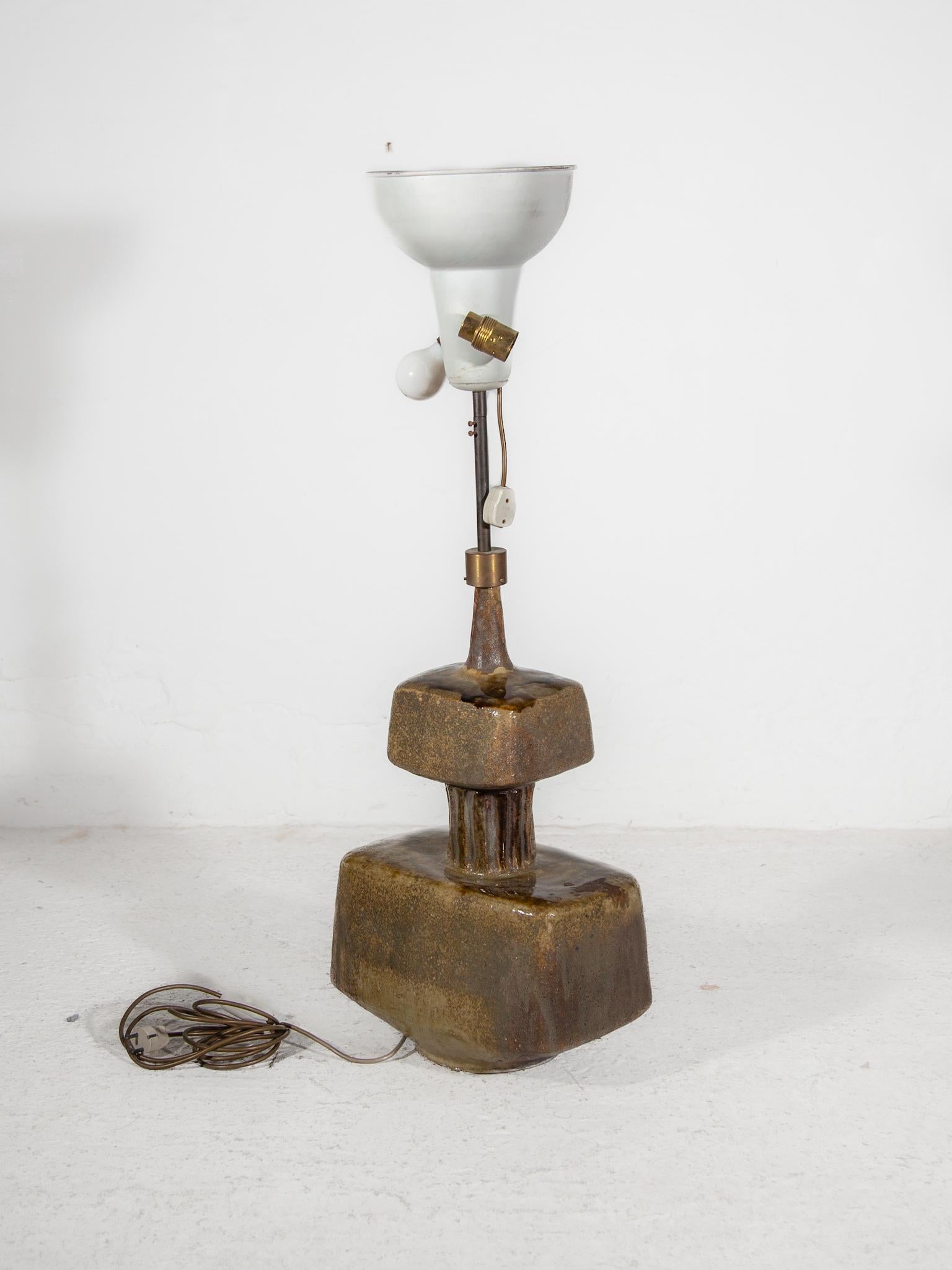 Allemand Lampadaire et lampe de table brutaliste en céramique émaillée, 1970 en vente