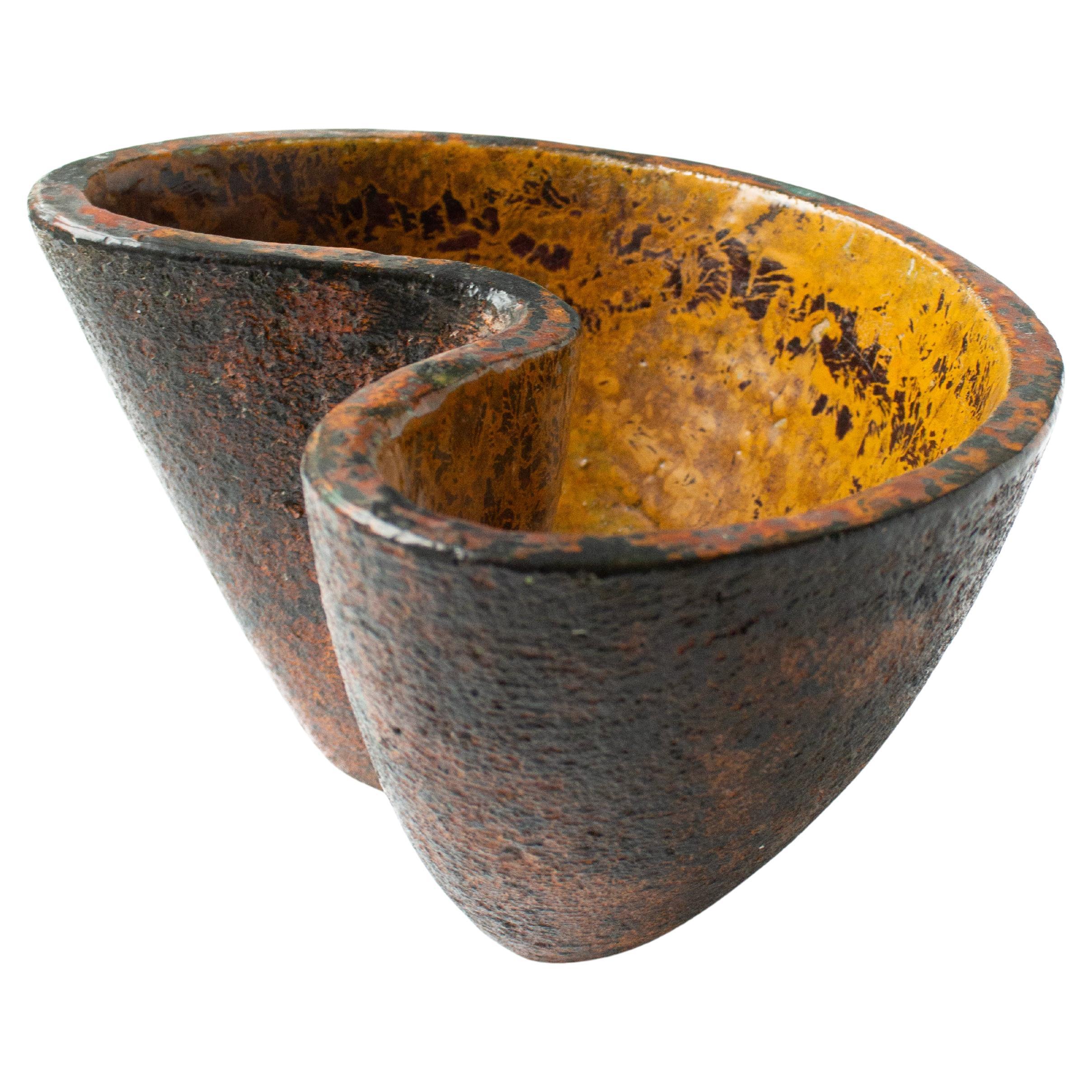 Vaso brutalista in terracotta giallo e arancione di Hans Hedberg, Biot France