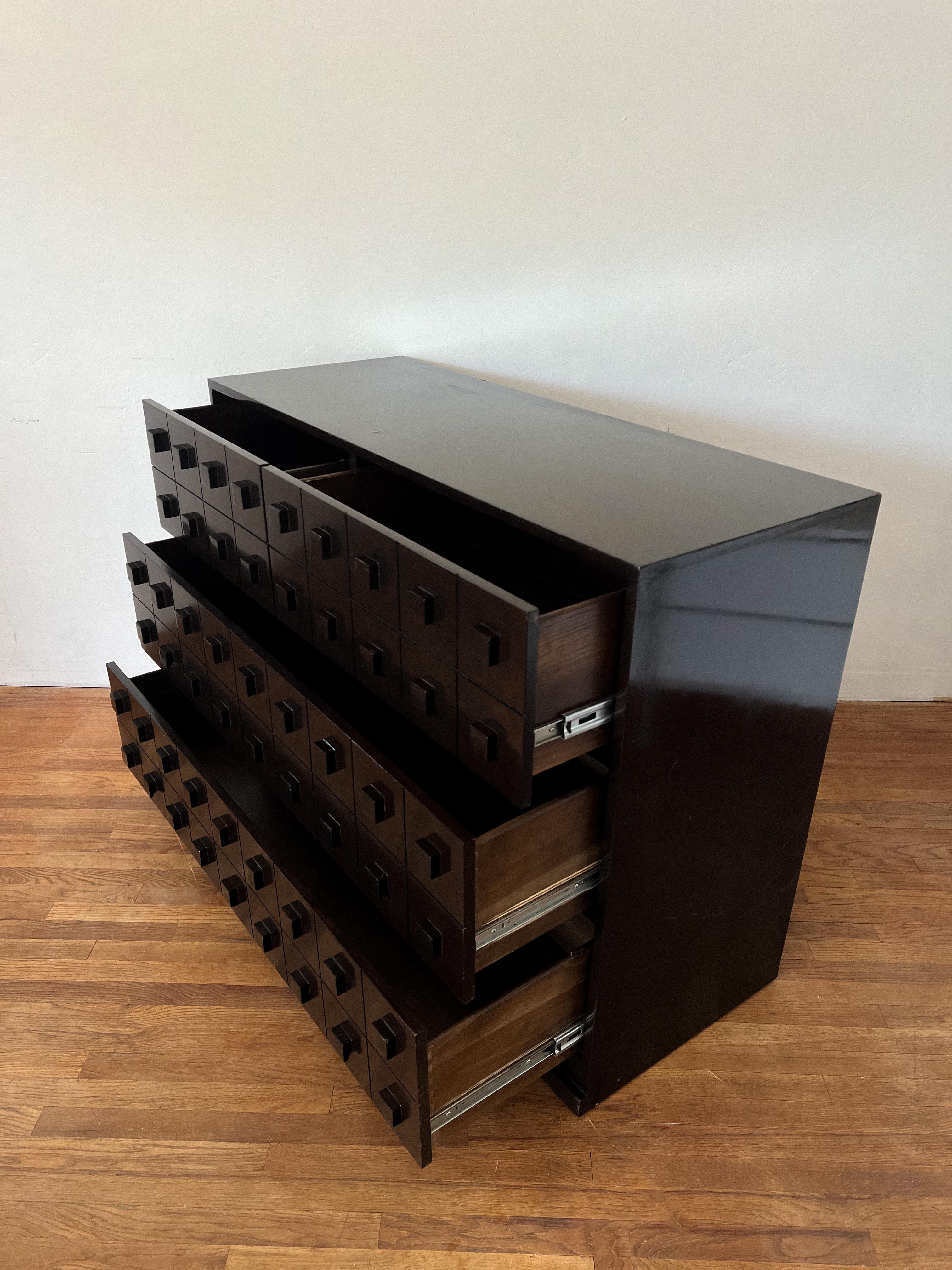 Brutalistische Kommode aus Ebonit im Angebot 7