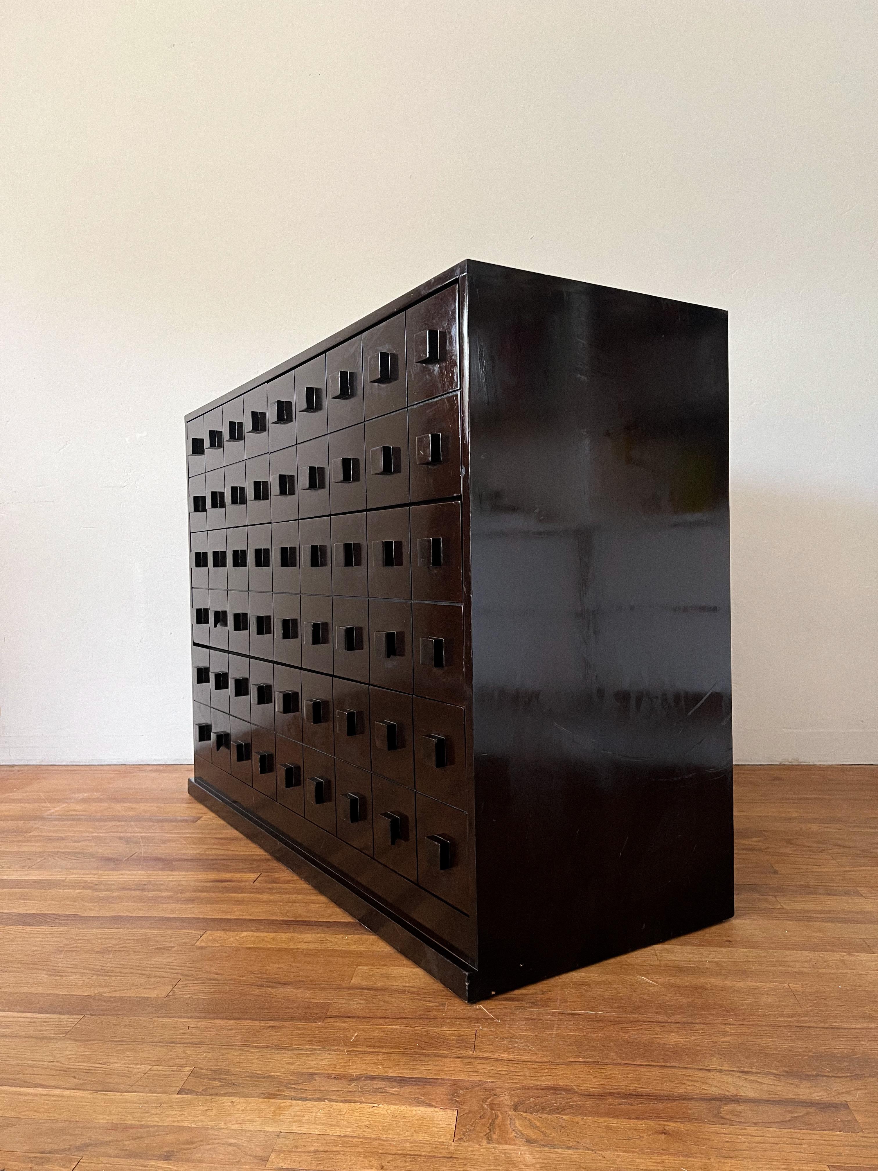 Brutalistische Kommode aus Ebonit im Angebot 1