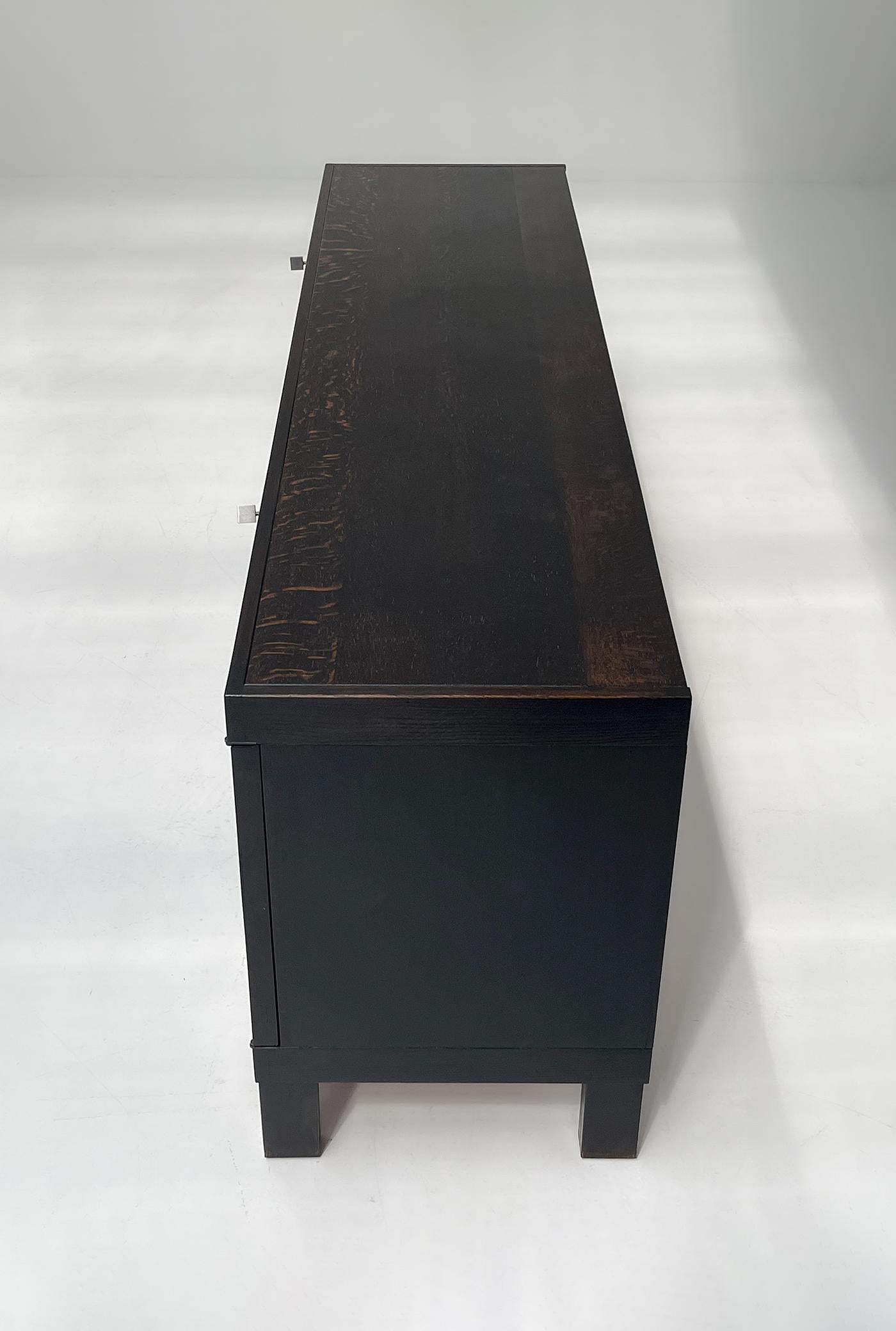 Buffet brutaliste en chêne ébénisé de Jean Batenburg pour Mi, Belgique 1969 en vente 2