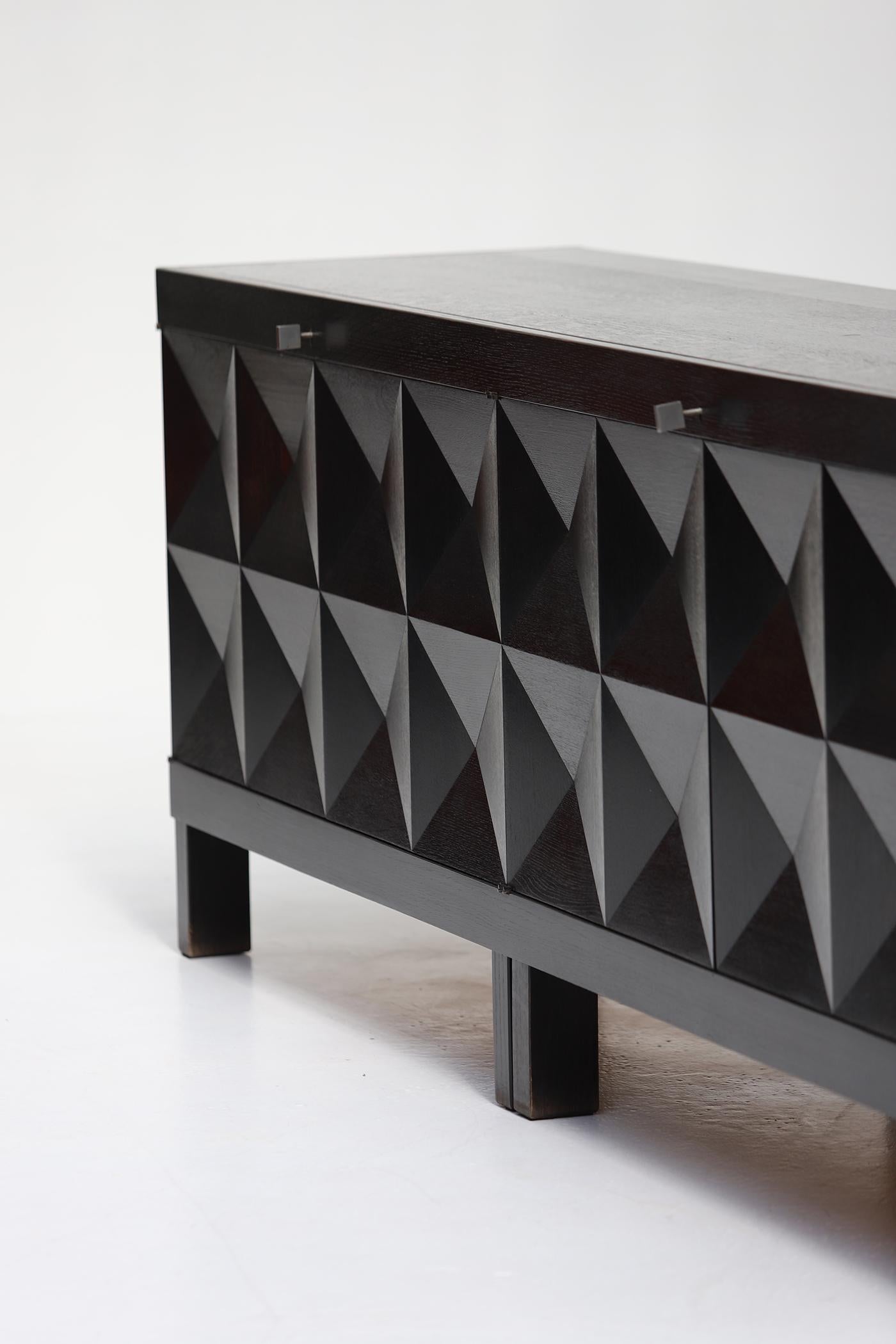 Milieu du XXe siècle Buffet brutaliste en chêne ébénisé de Jean Batenburg pour Mi, Belgique 1969 en vente