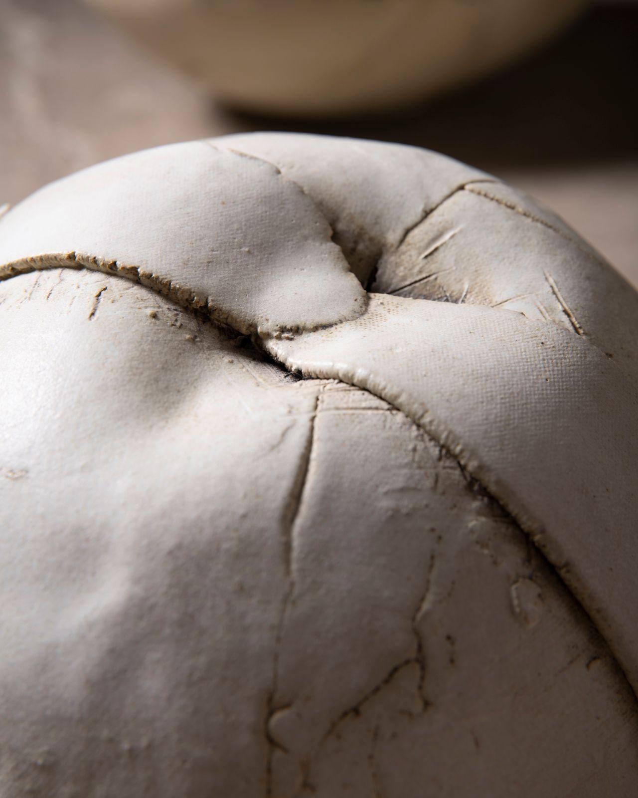 L'Elegance Brutaliste : 5 formes sculpturales en céramique du milieu du siècle par Evelyn E. Anderson en vente 6