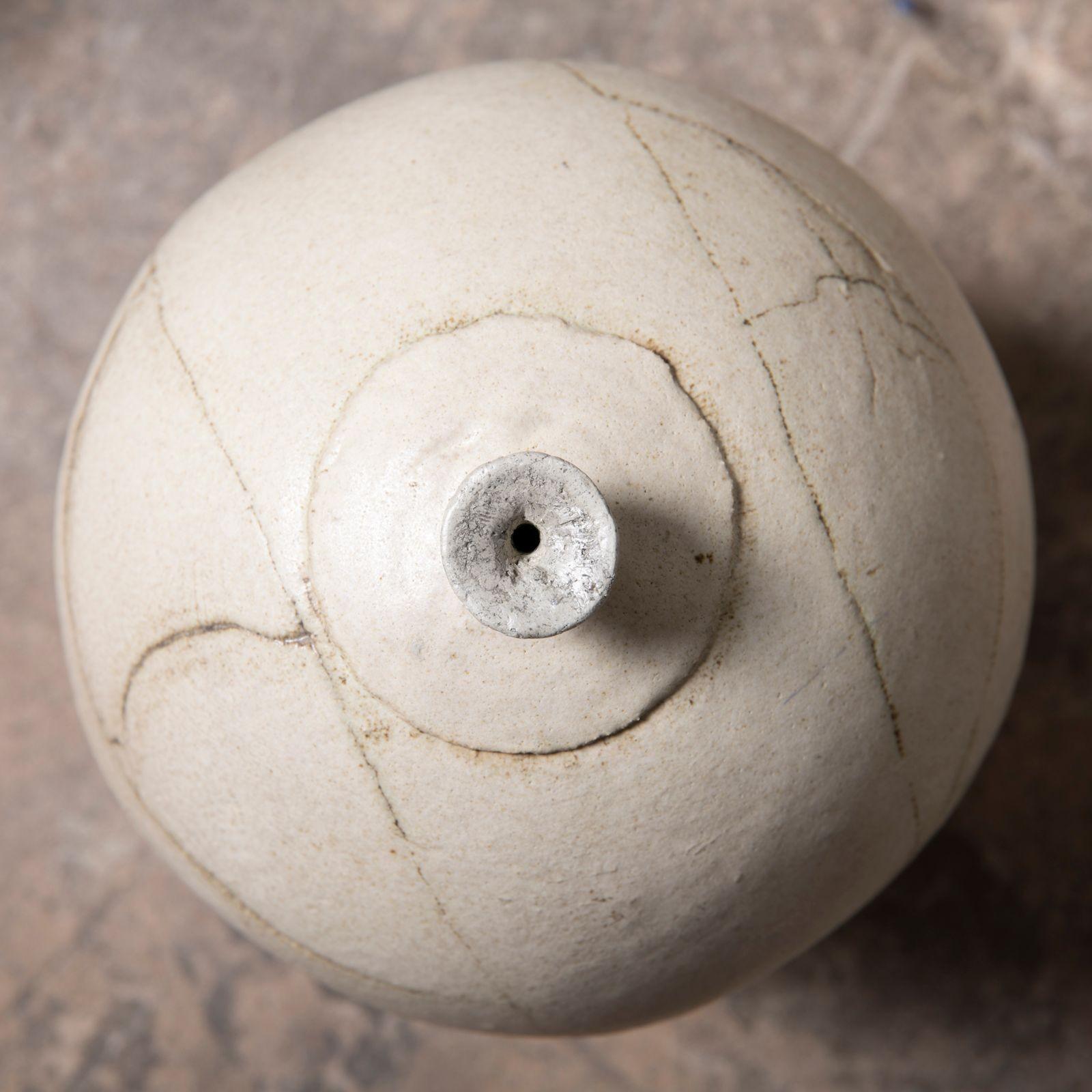 L'Elegance Brutaliste : 5 formes sculpturales en céramique du milieu du siècle par Evelyn E. Anderson en vente 8