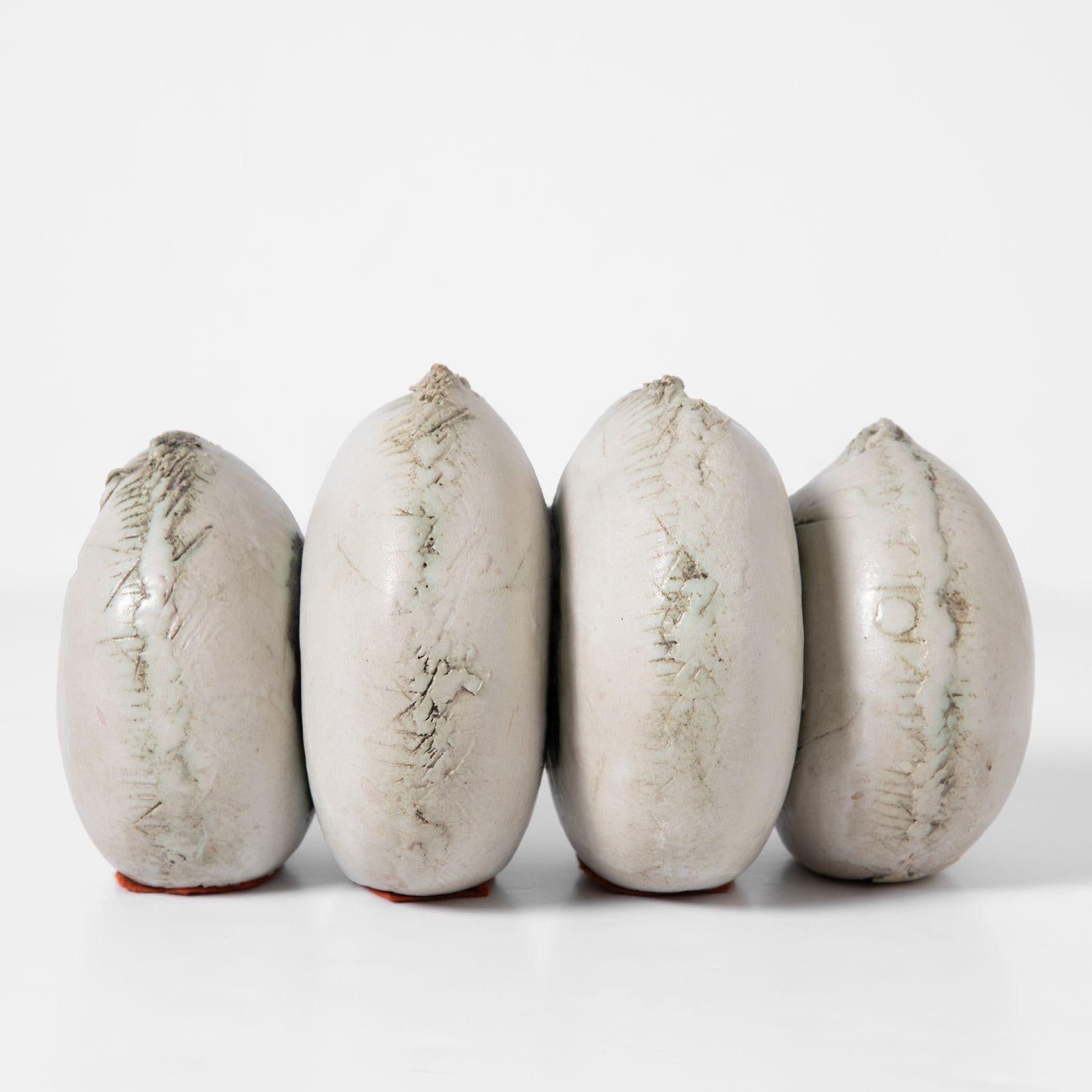 20ième siècle L'Elegance Brutaliste : 5 formes sculpturales en céramique du milieu du siècle par Evelyn E. Anderson en vente