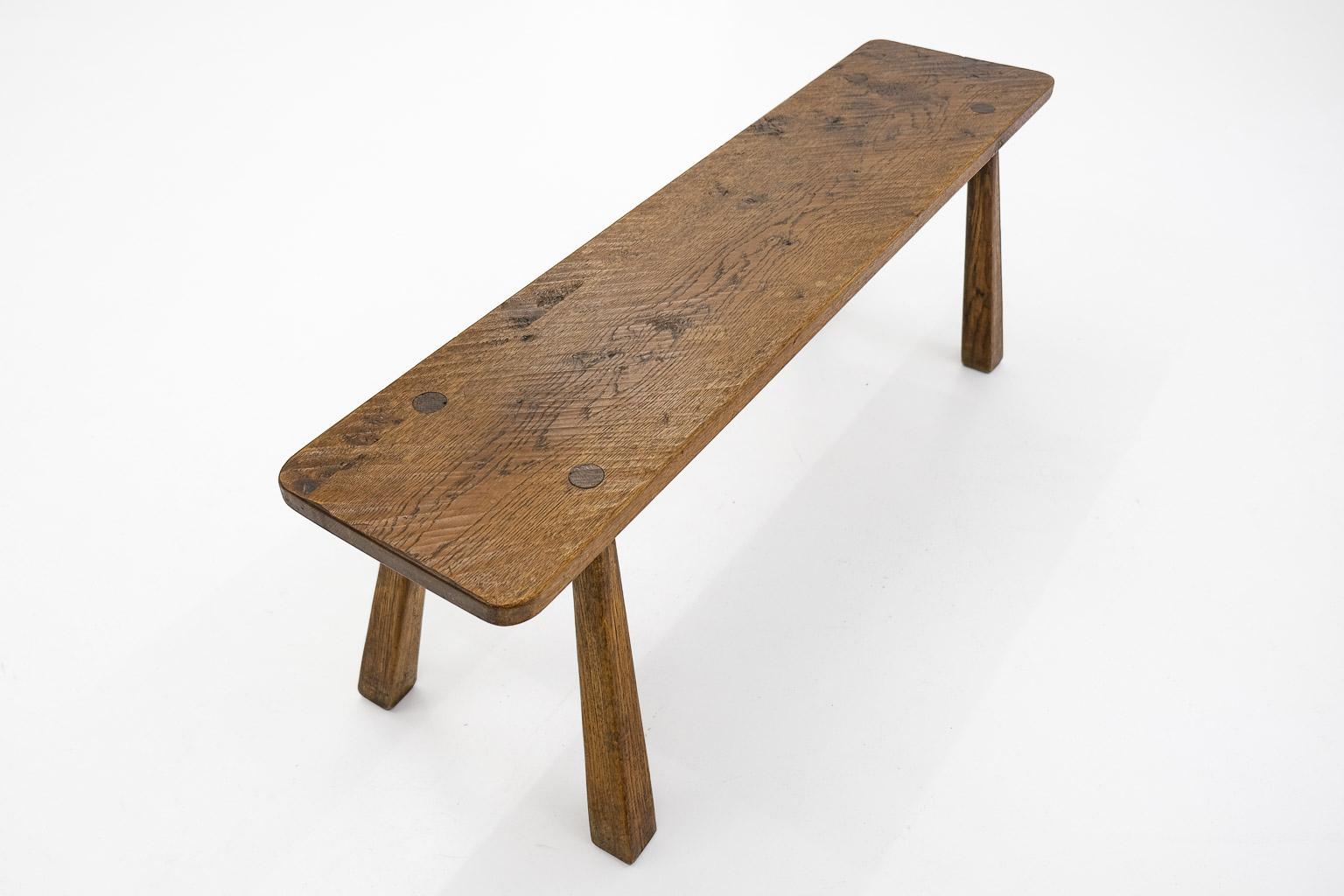 Panca agricola brutalista ed elegante, Francia 2
