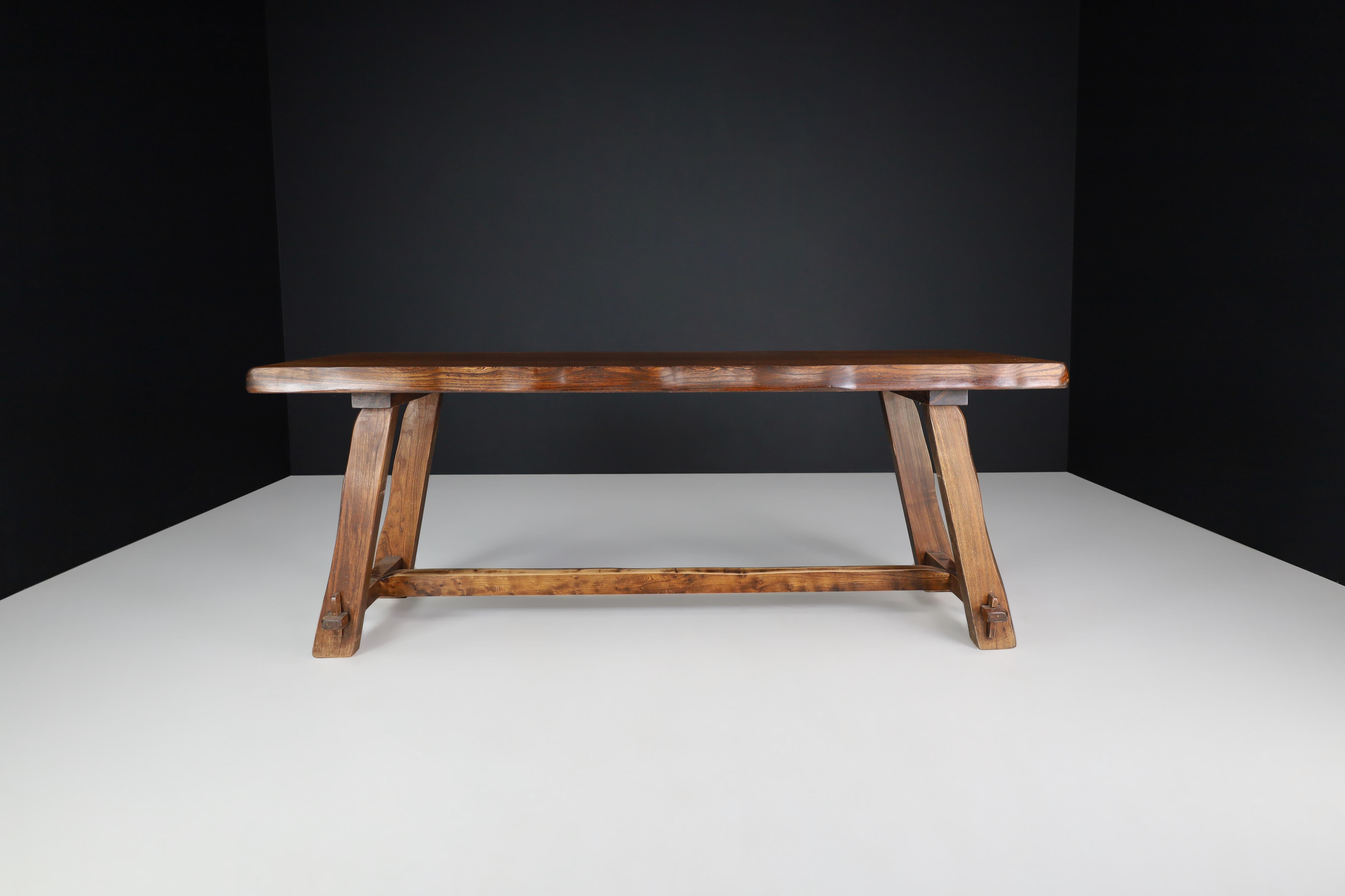 Brutalist elm dining table by Olavi Hanninen and  Mikko Nupponen in Finland 1959 In Good Condition For Sale In Almelo, NL