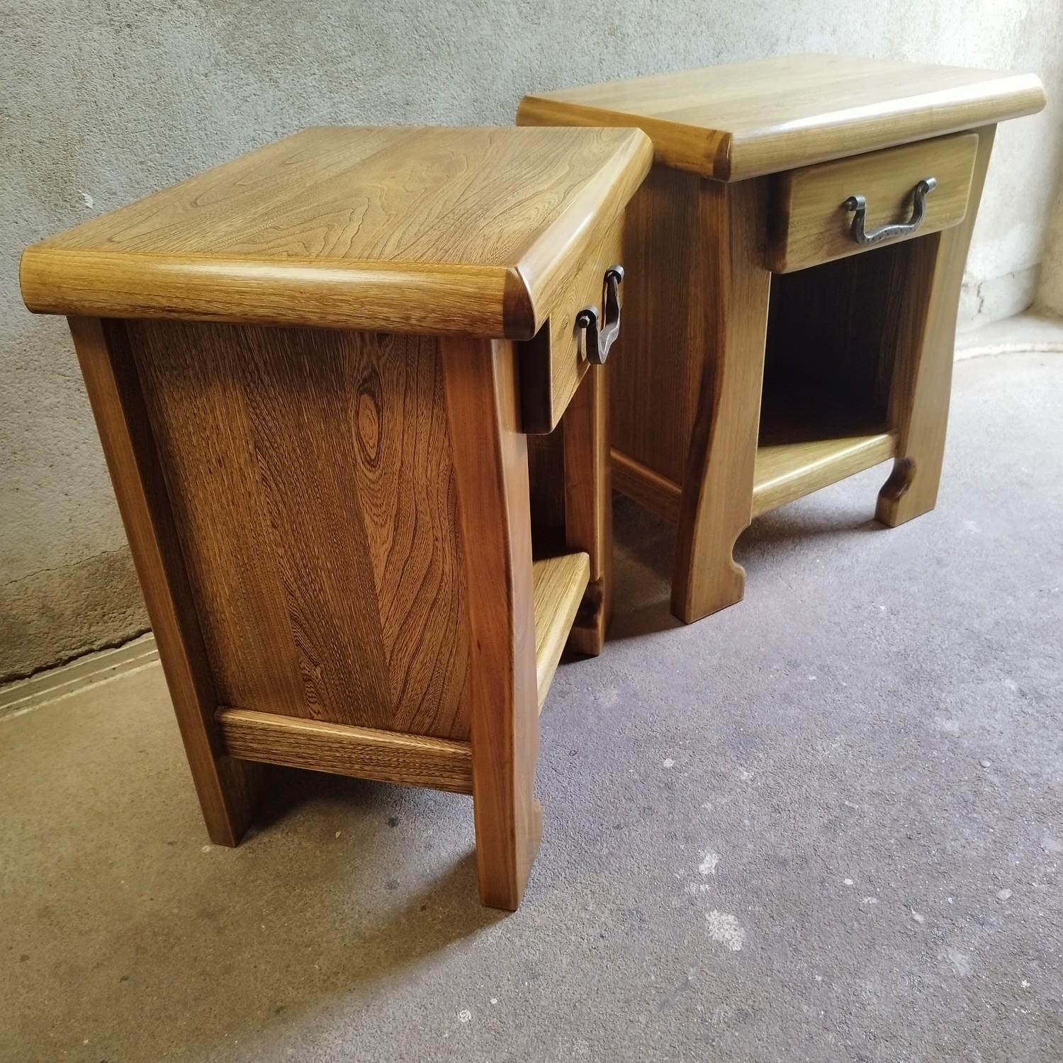Brutalist elm night stands In Good Condition In NANTES, FR