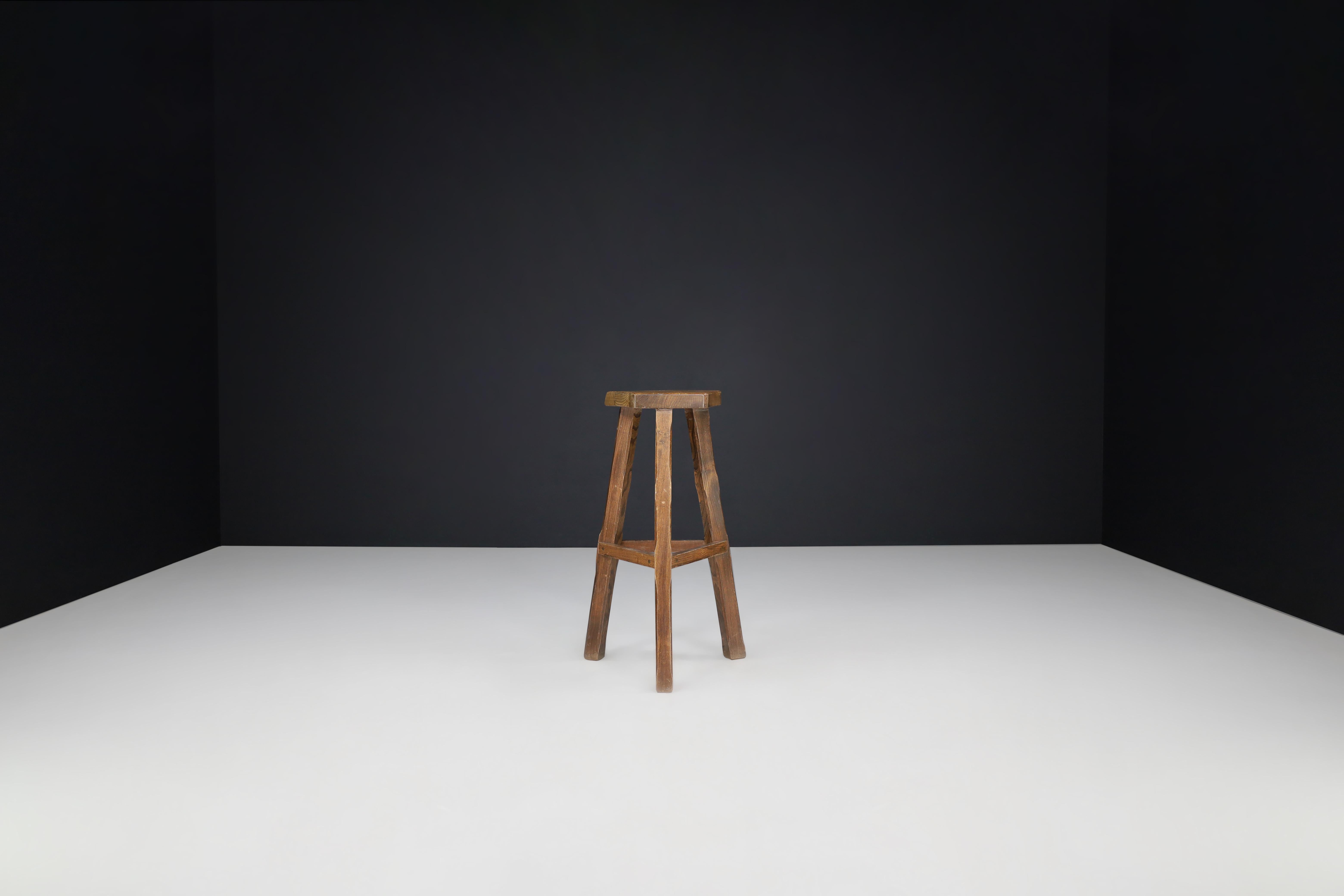 Tabourets de bar brutalistes en bois d'orme par Olavi Hänninen, Finlande années 1960 en vente 3