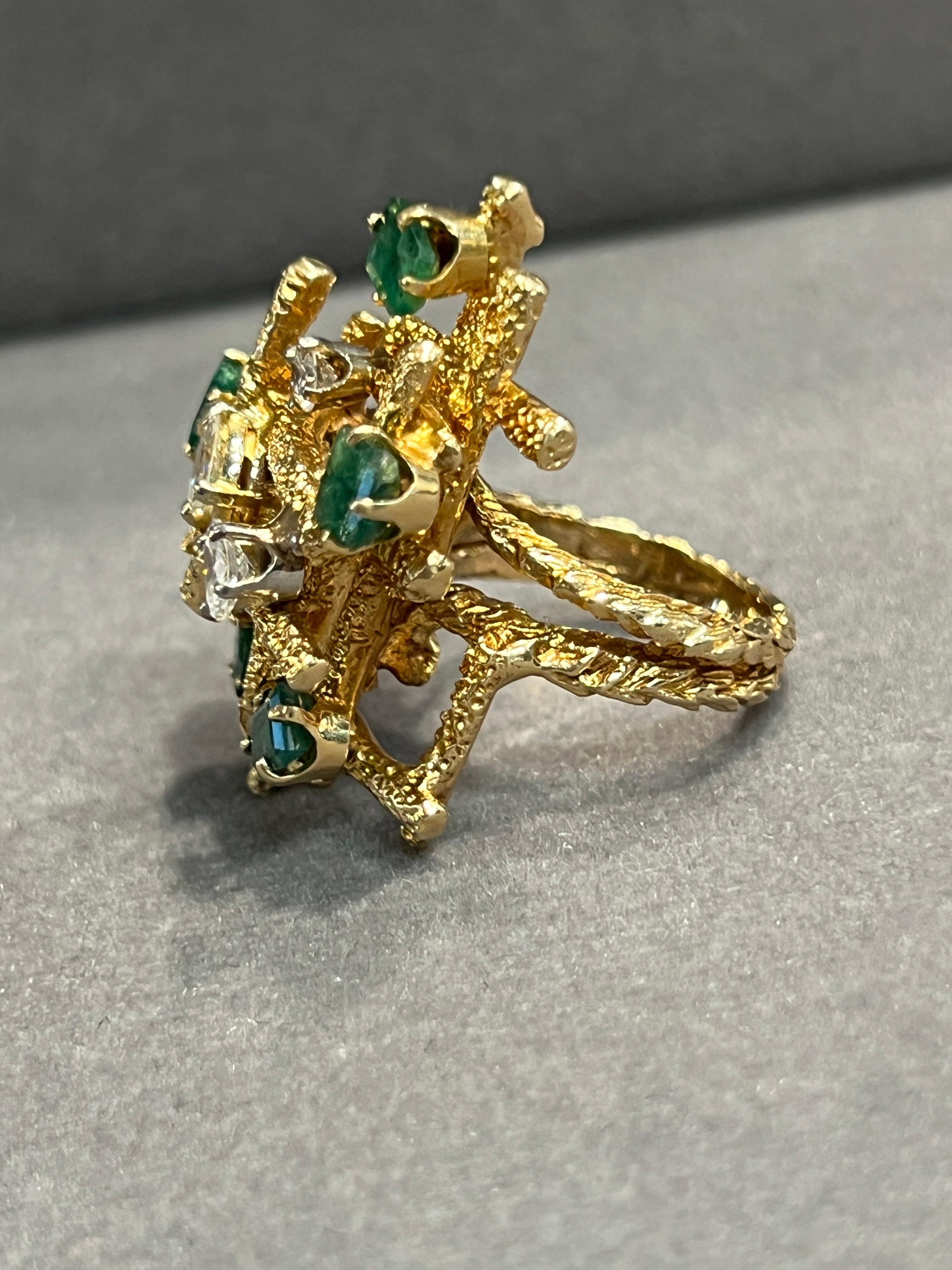 Brutalistischer Smaragd- und Diamantring im Angebot 4