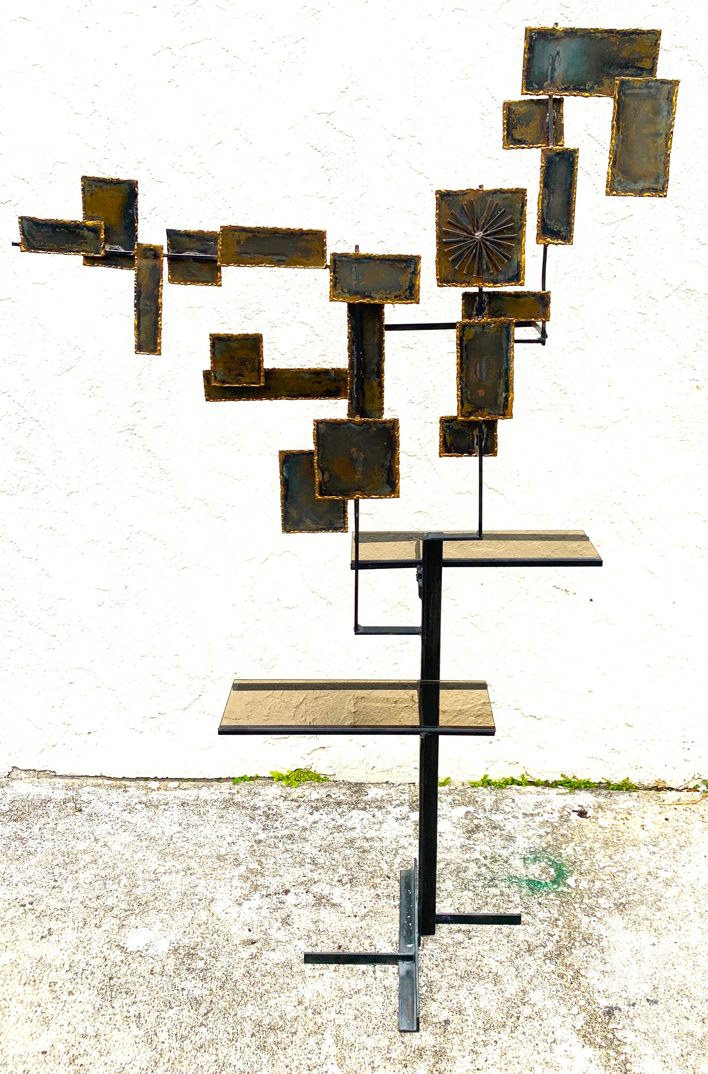 Brutalist enameled iron étagère in the style of Paul Evans, sculptural, freestanding, fitted with two removable bronzed glass 19