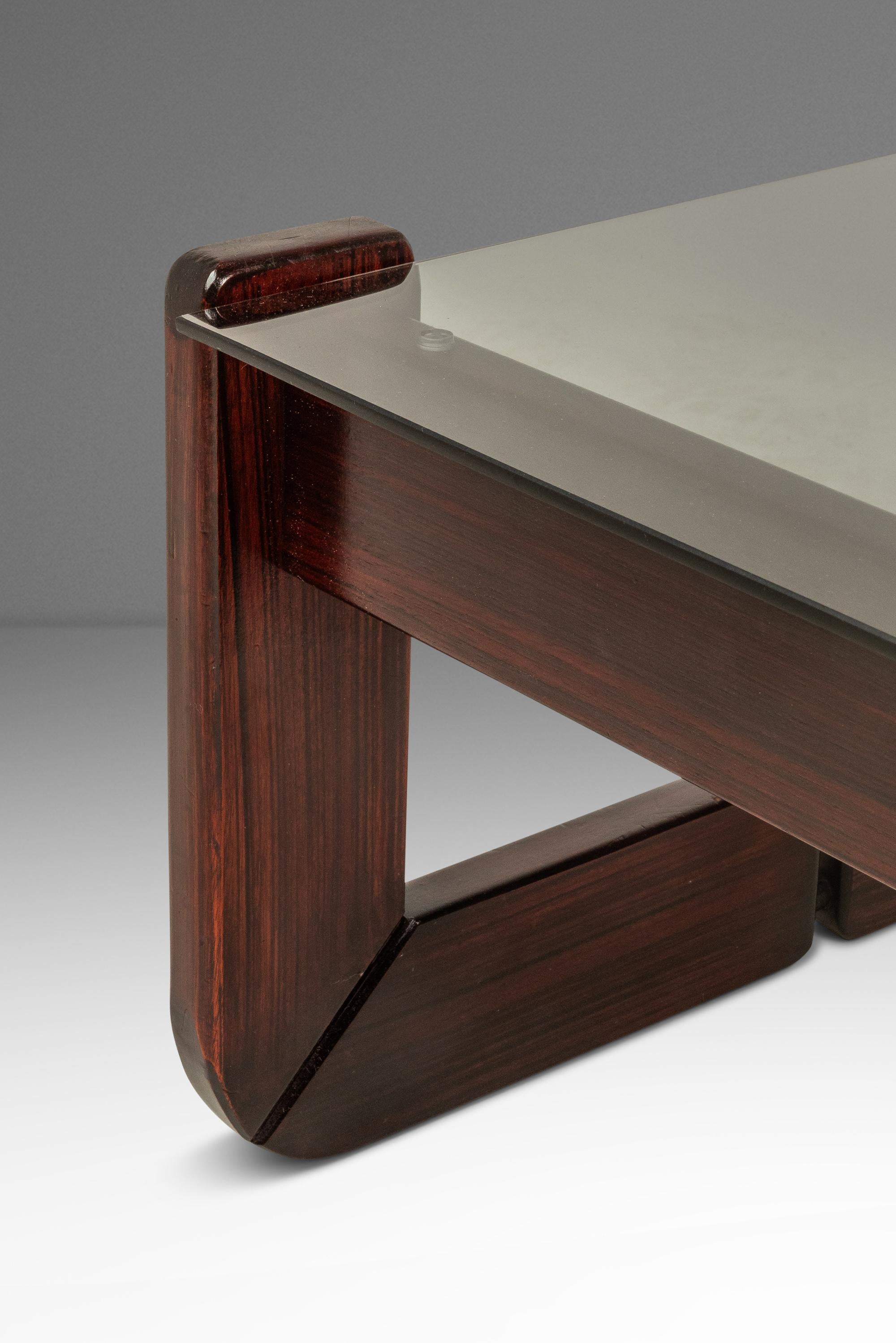 Brutalist End Table w/ Glass Top in Jacaranda, Percival Lafer, Brazil, c. 1970s en vente 1