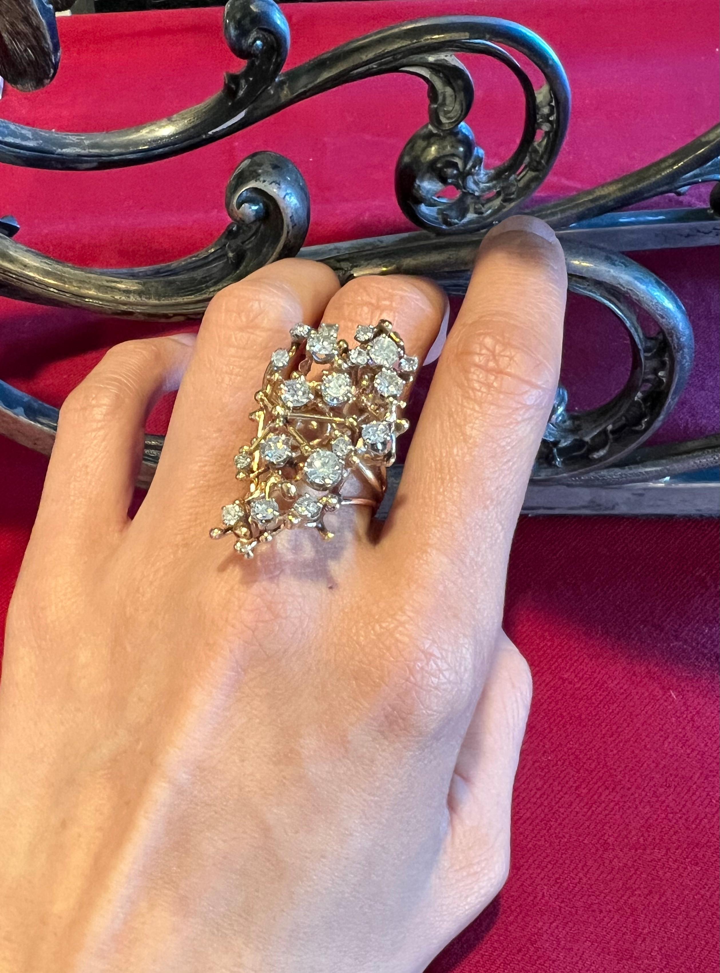 Bague en or jaune 14 carats avec diamants en grappe de 2,25 carats de l'époque brutaliste en vente 7