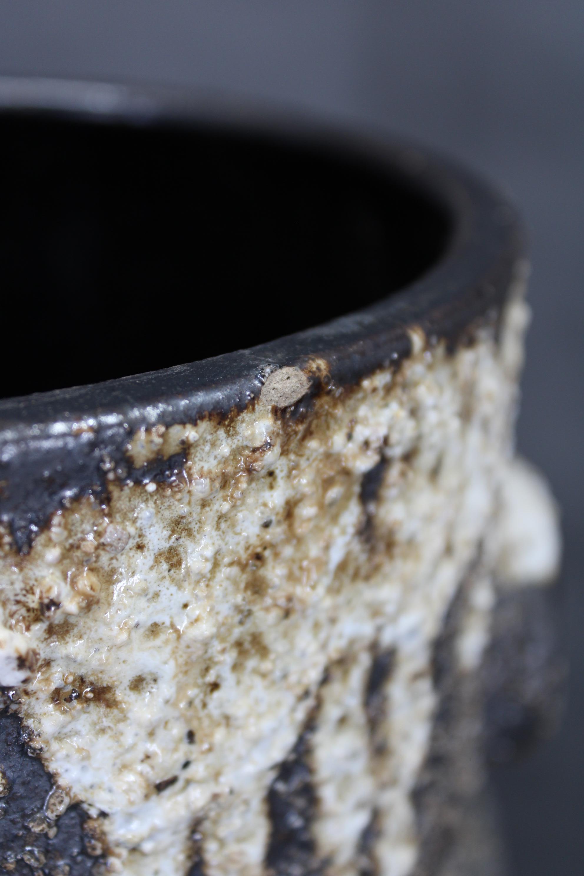 Brutalist European Ceramic Vase with Textured Lava Surface, 1970s in vendita 3